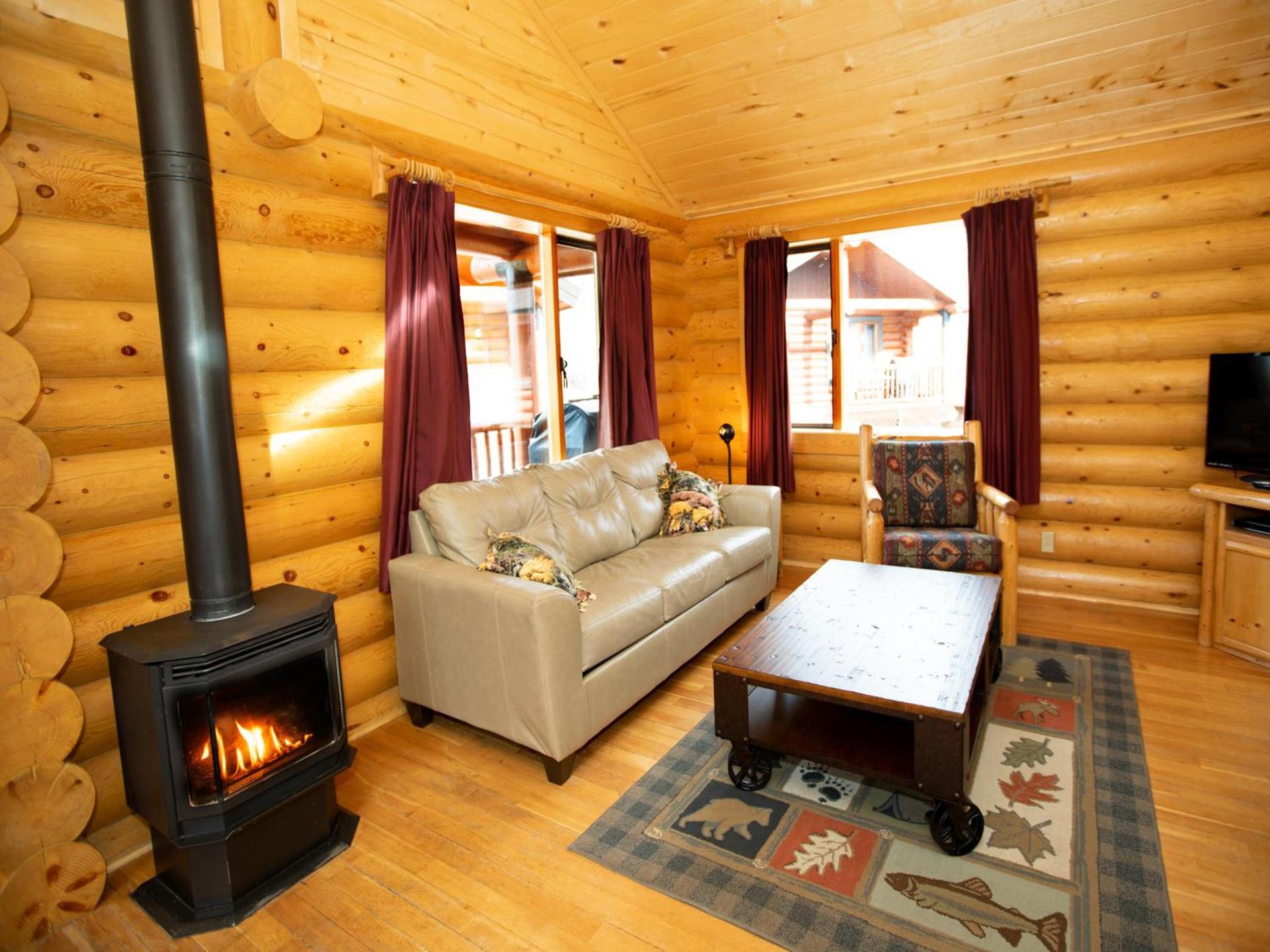 Beartooth Hideaway Inn & Cabins photo 11