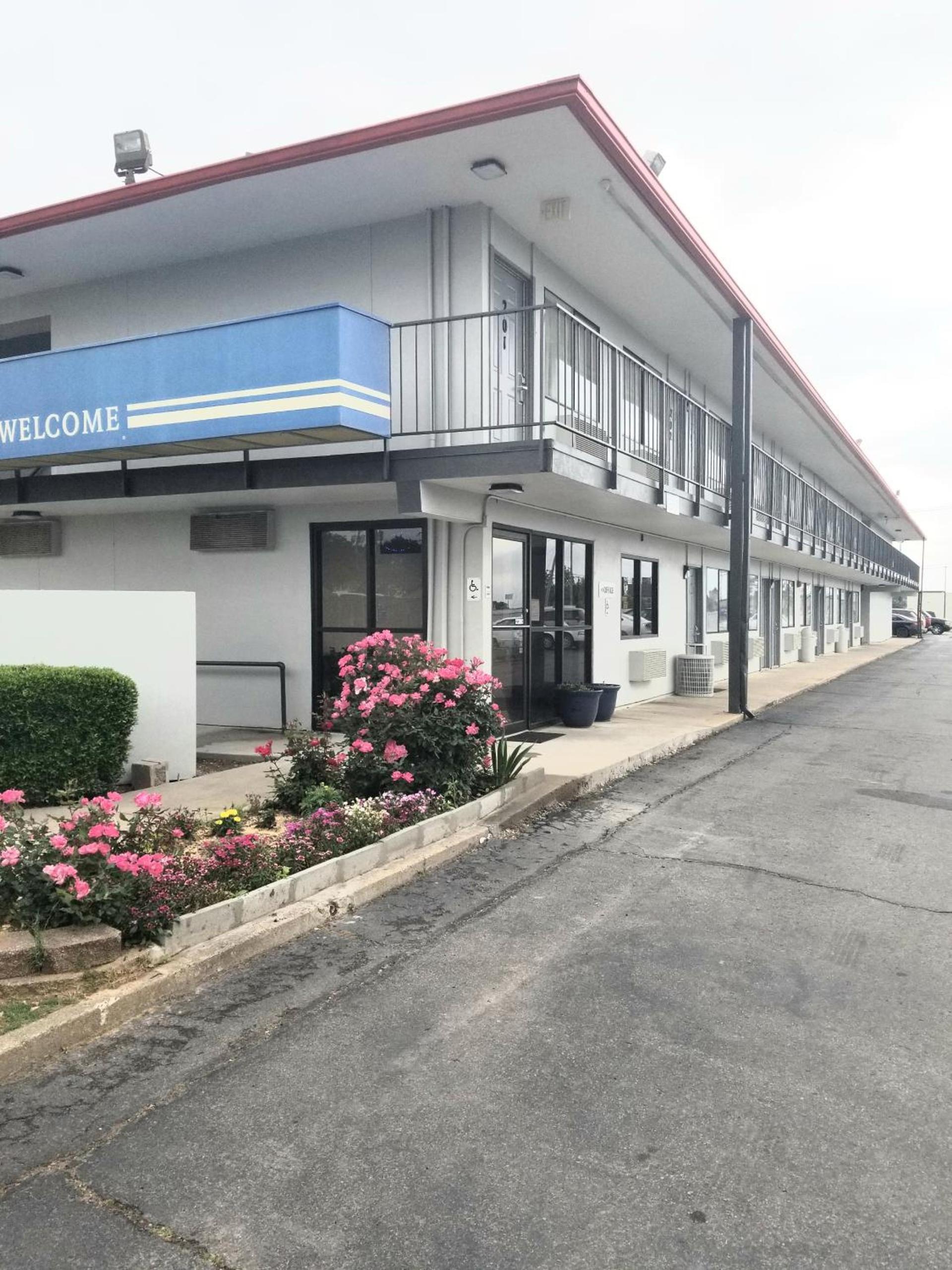 Skyline Inn photo 21