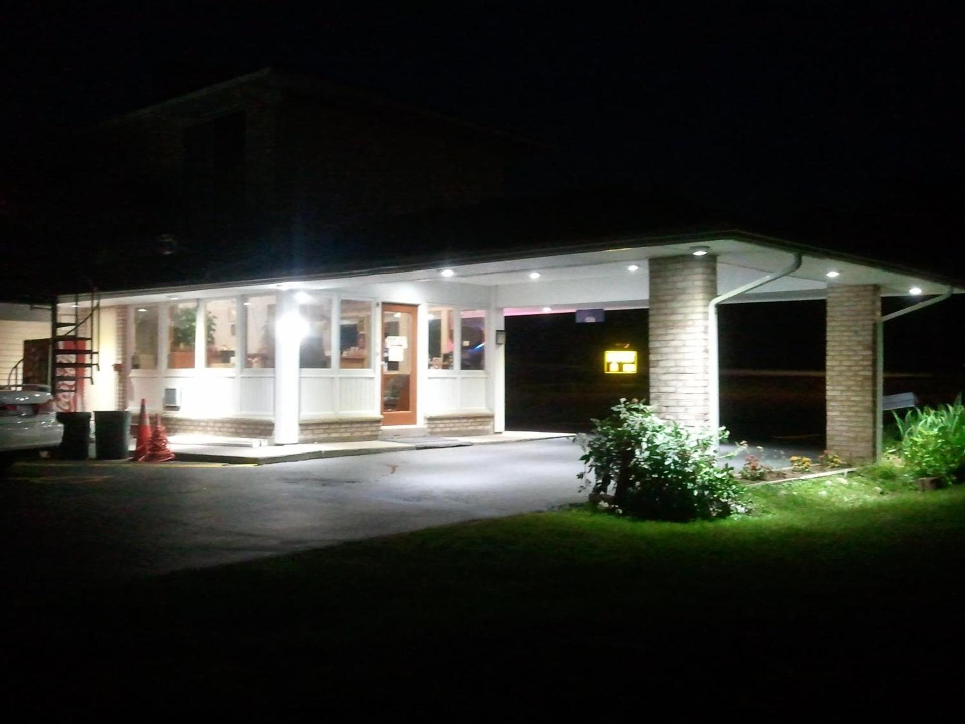 Budget Inn Fairport photo 11