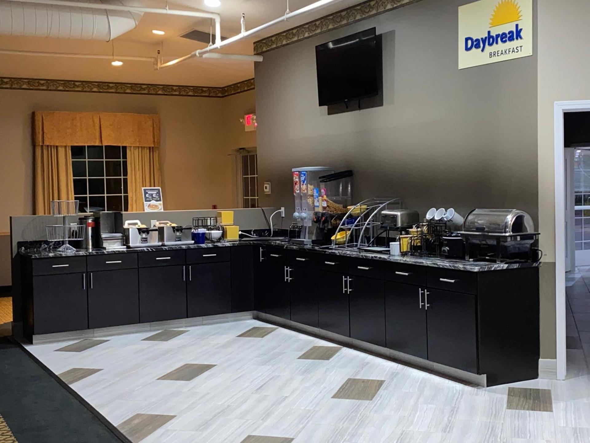 Days Inn by Wyndham Pentwater photo 37