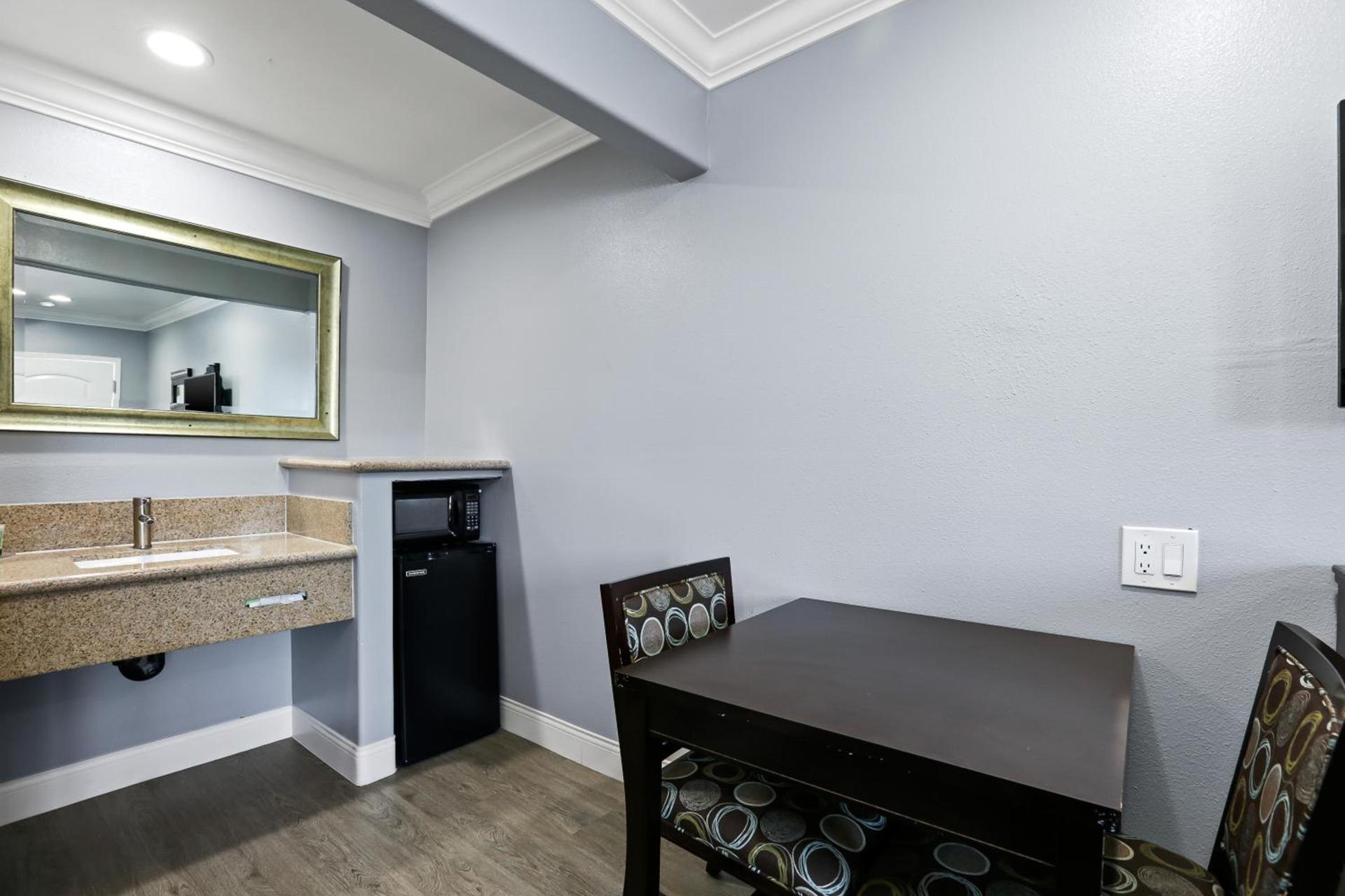 3rd Avenue Inn photo 23