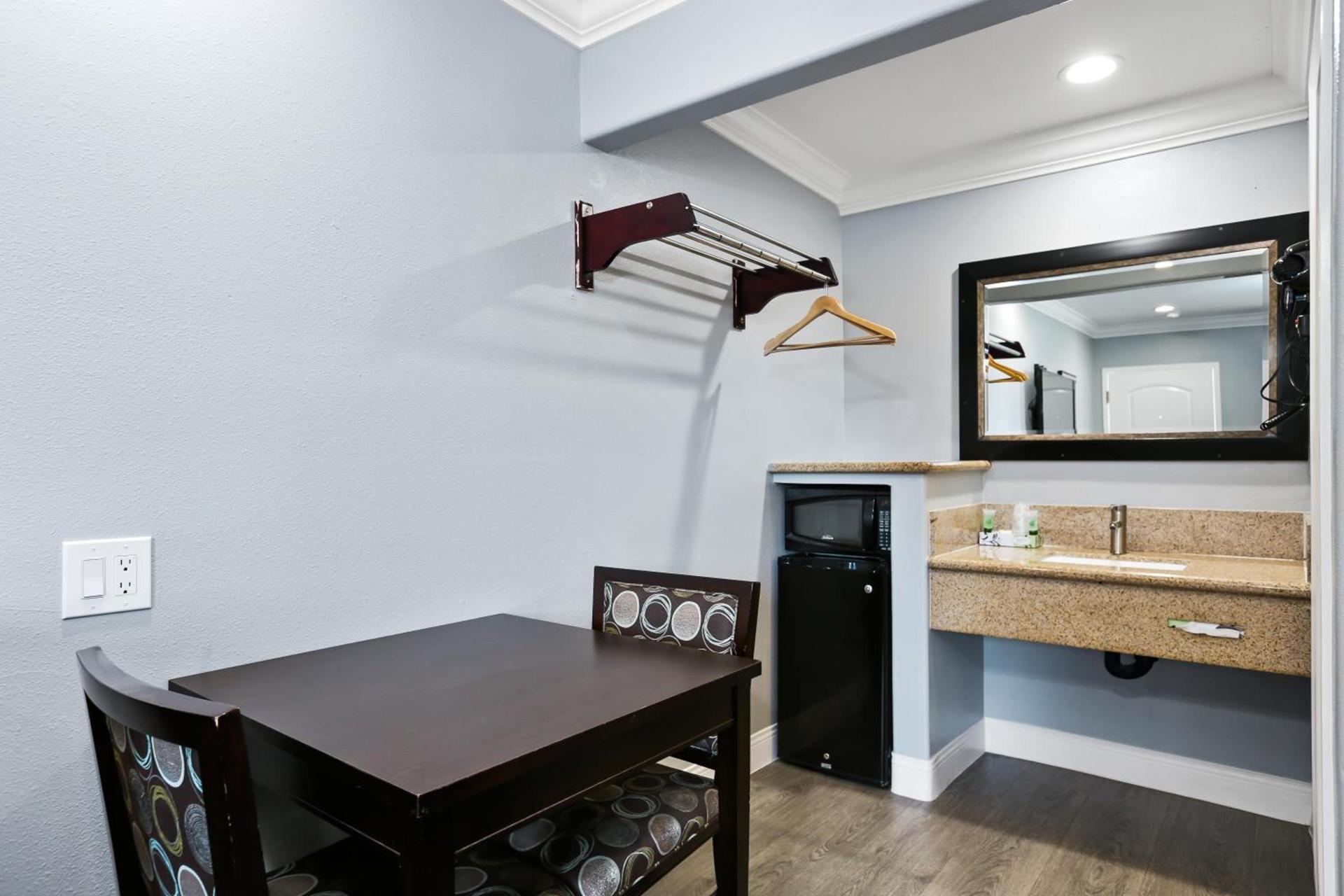 3rd Avenue Inn photo 13