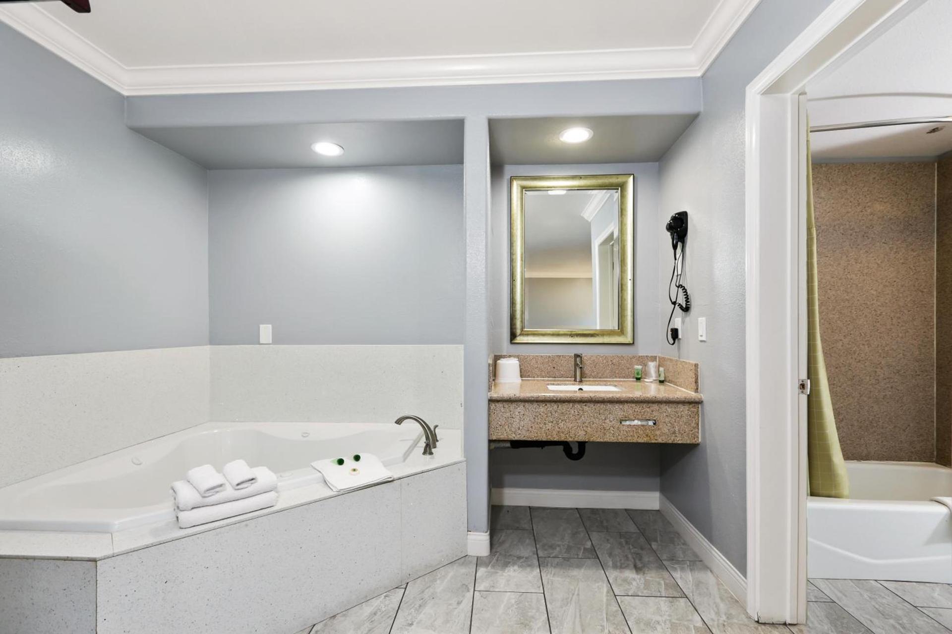 3rd Avenue Inn photo 2