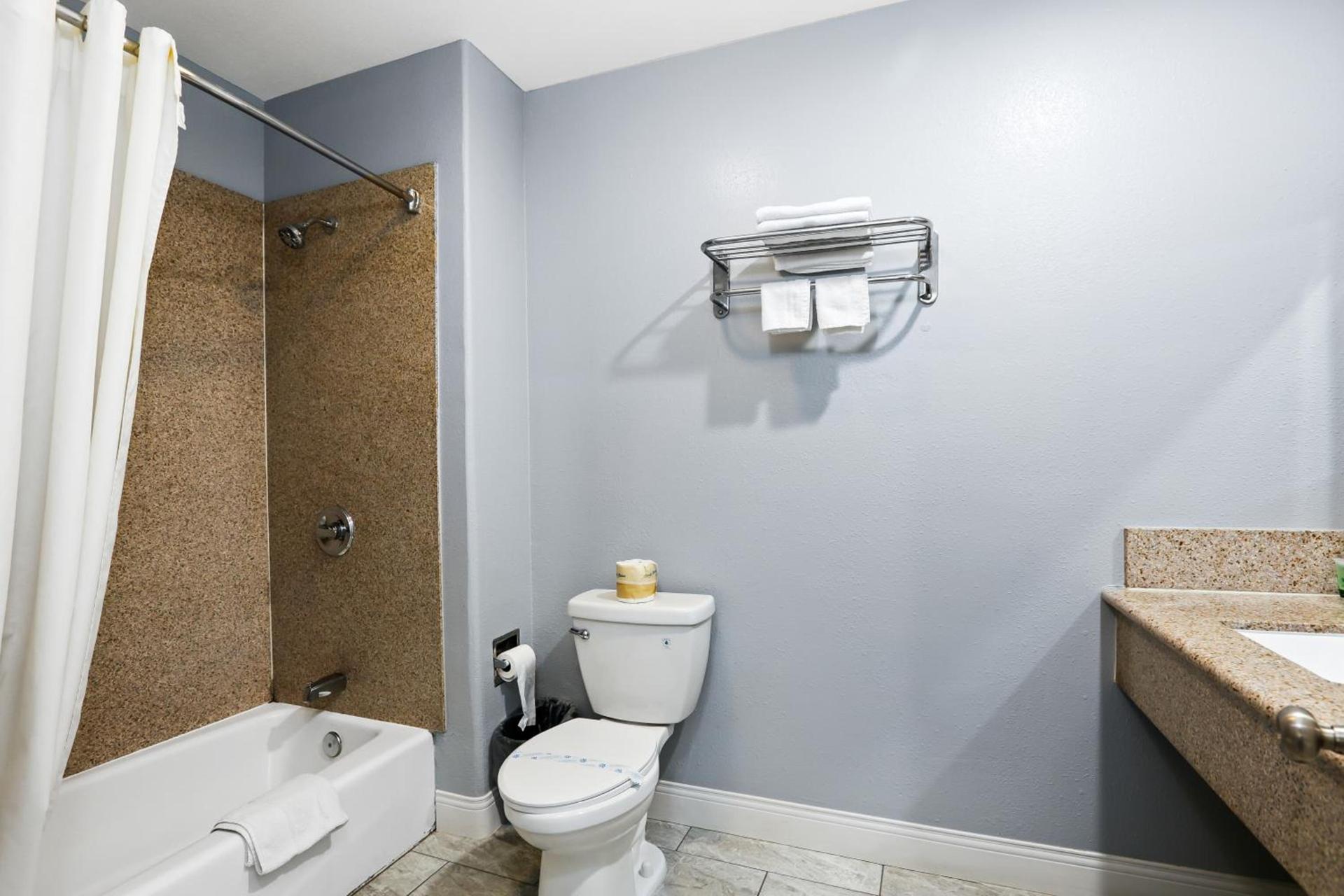 3rd Avenue Inn photo 34