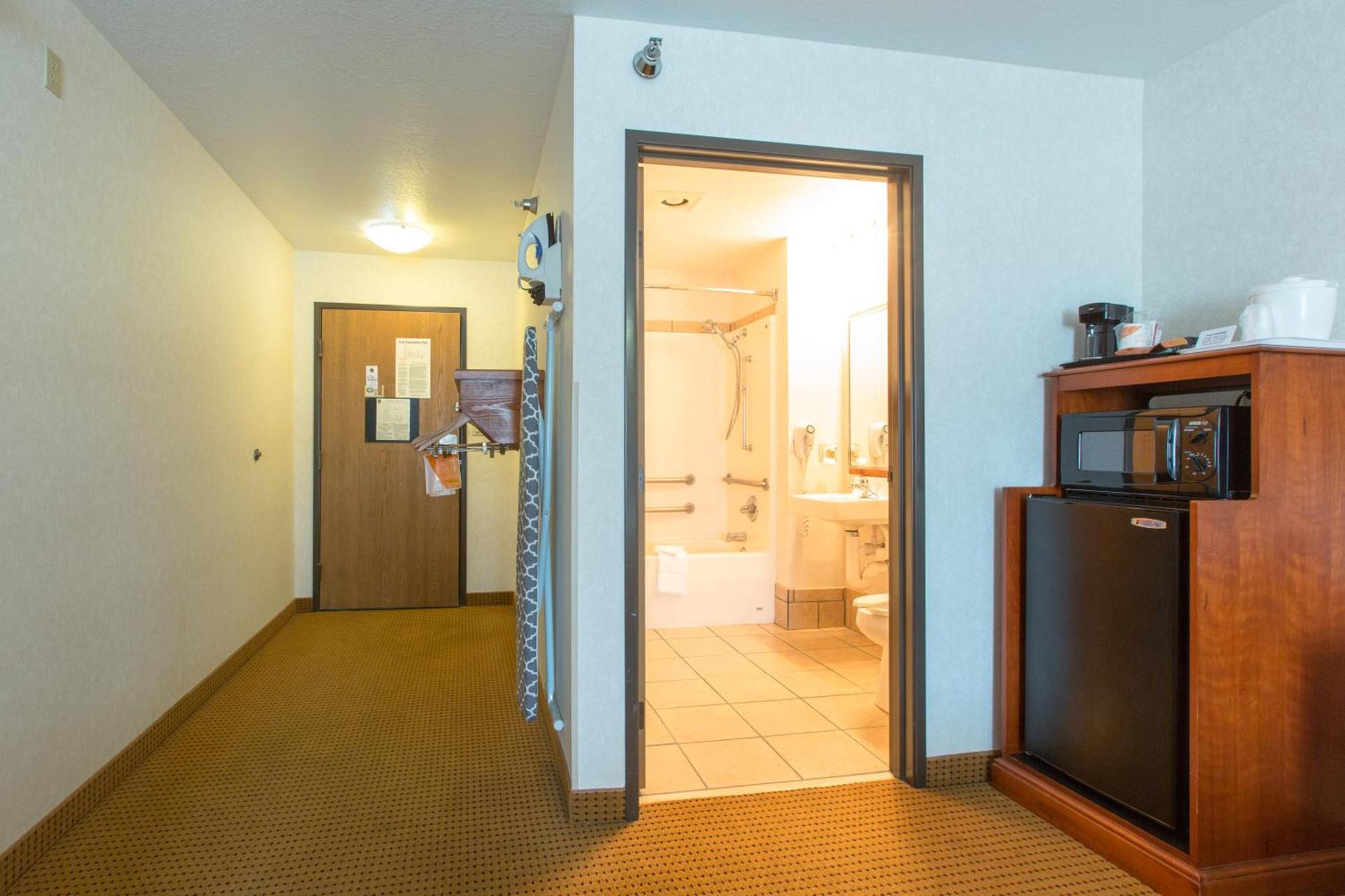 Quality Inn & Suites University photo 50
