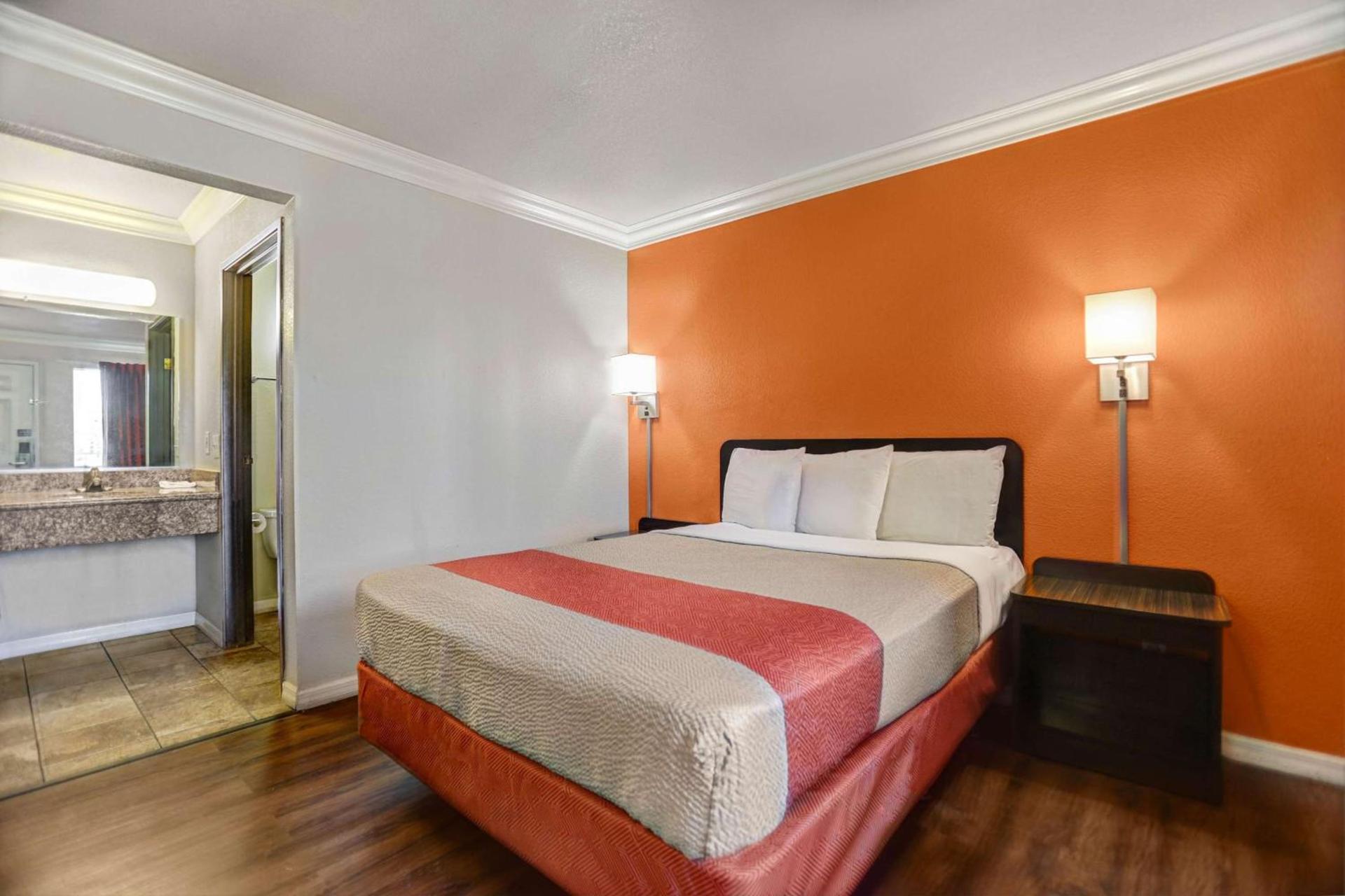 Motel 6-Fresno, CA - Belmont Ave photo 4