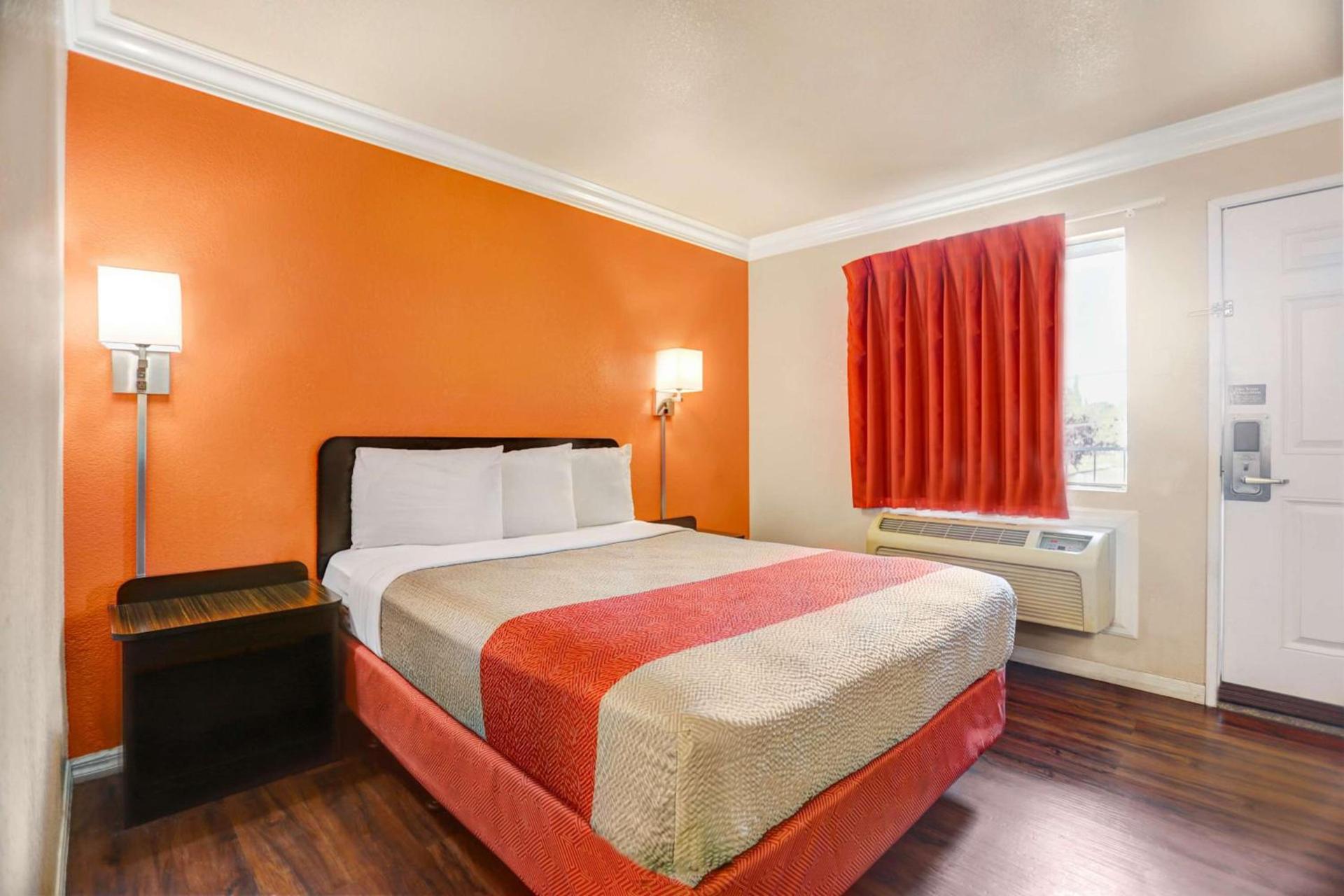 Motel 6-Fresno, CA - Belmont Ave photo 7