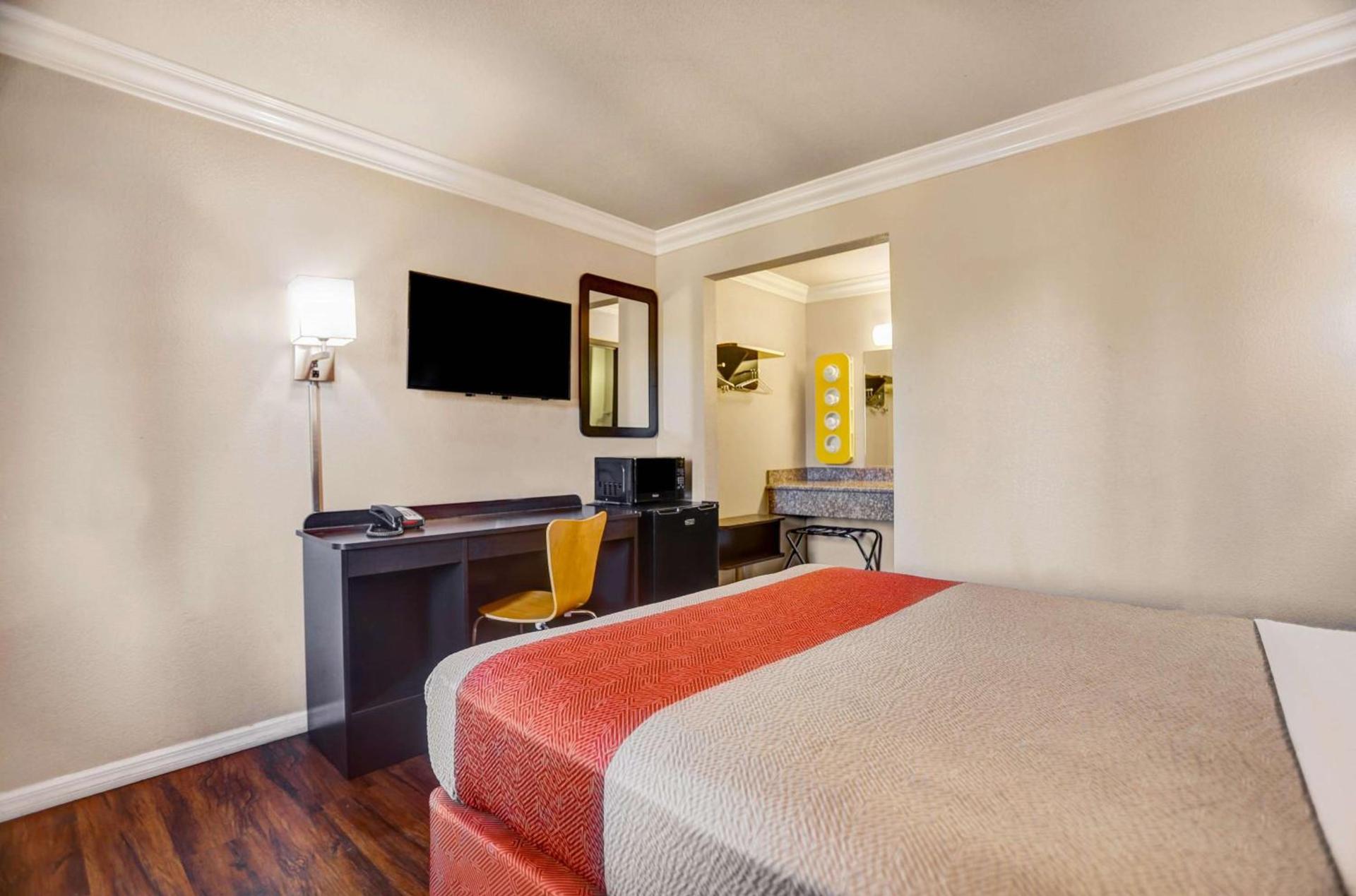 Motel 6-Fresno, CA - Belmont Ave photo 6