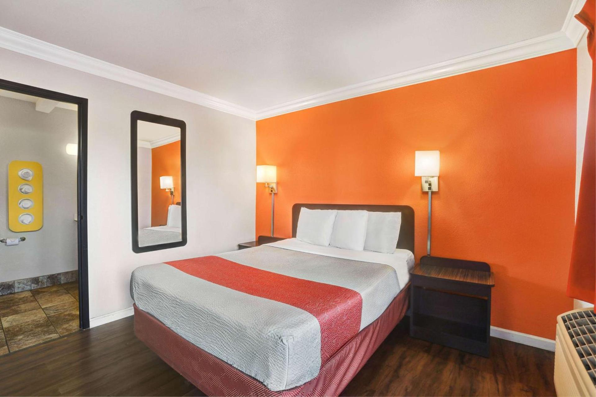Motel 6-Fresno, CA - Belmont Ave photo 8