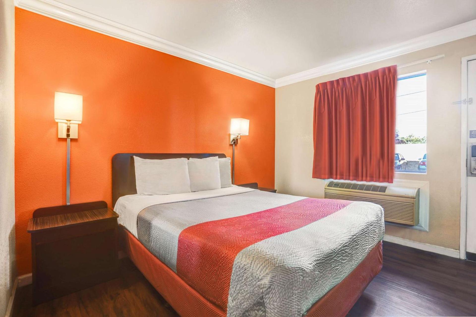 Motel 6-Fresno, CA - Belmont Ave photo 9