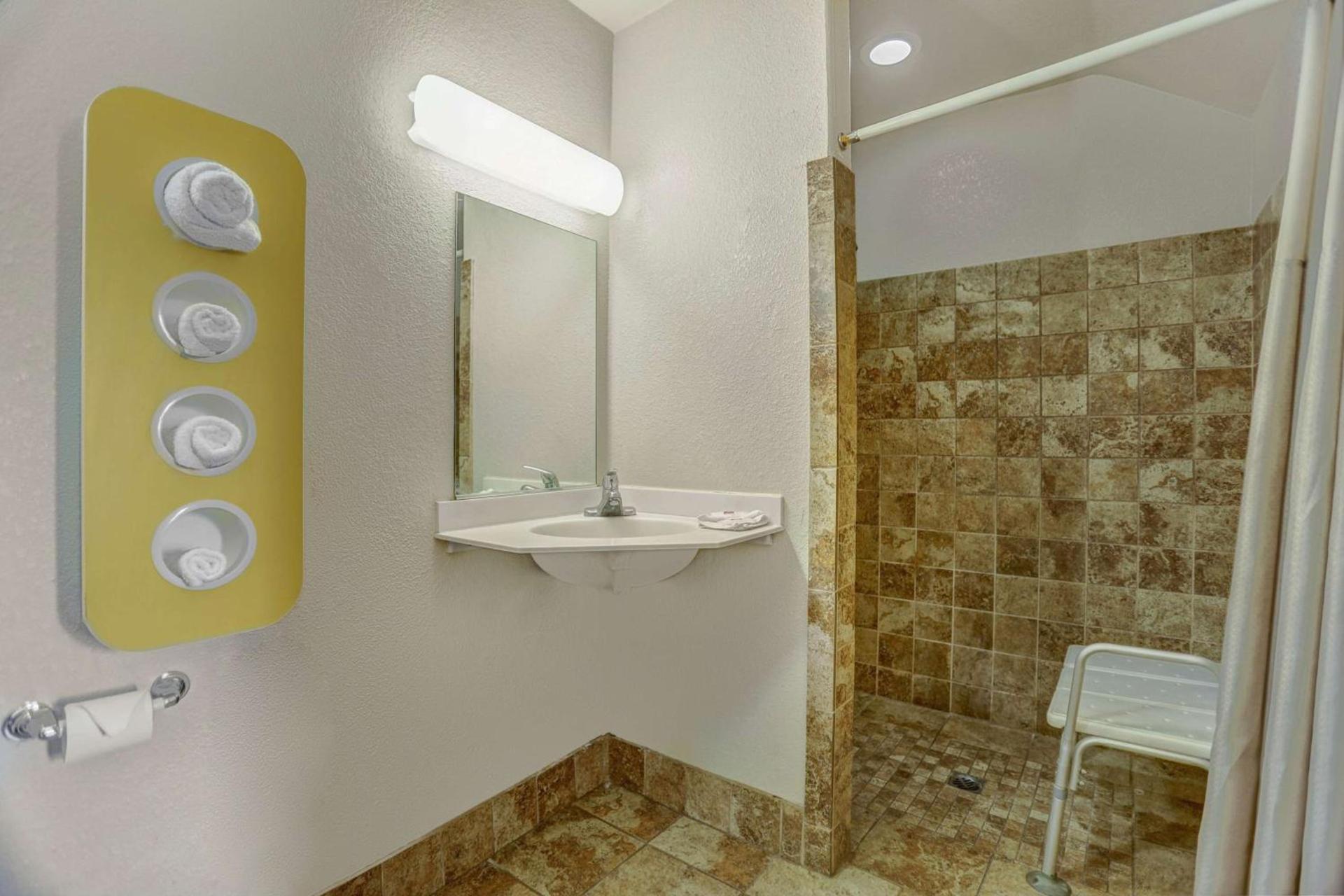 Motel 6-Fresno, CA - Belmont Ave photo 12