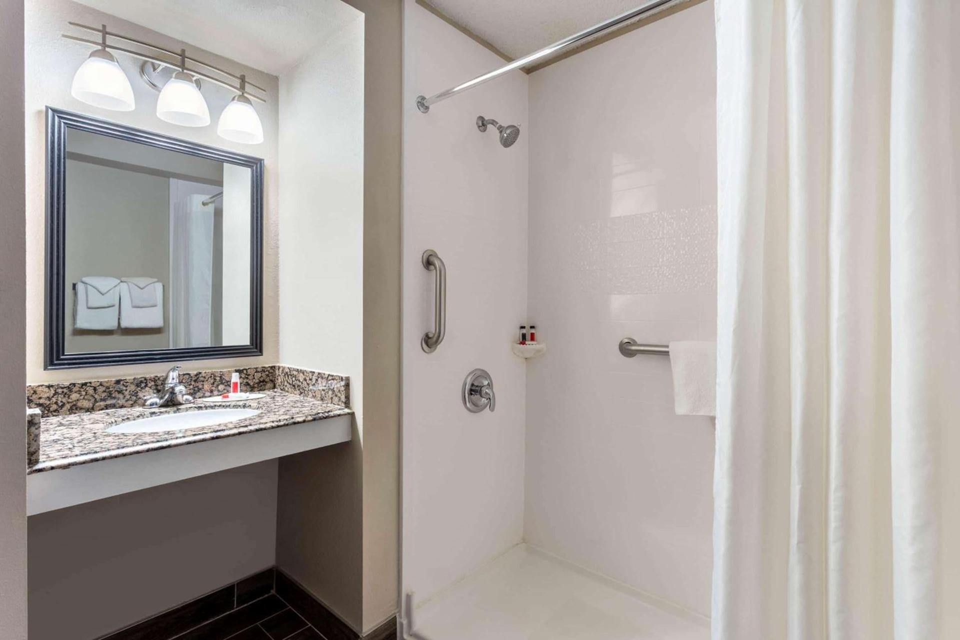 Baymont by Wyndham Rochester Mayo Clinic Area photo 16