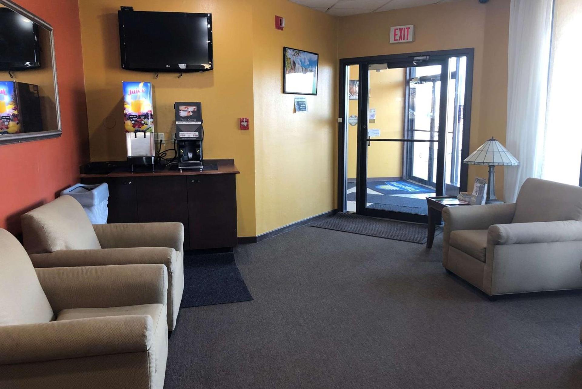Days Inn by Wyndham Henrietta/Rochester Area photo 7