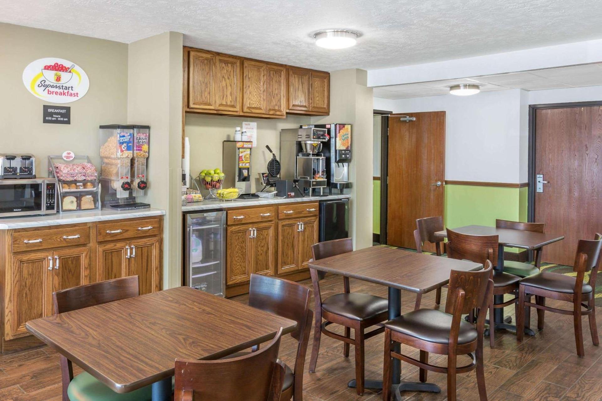 Super 8 by Wyndham North Sioux City photo 2