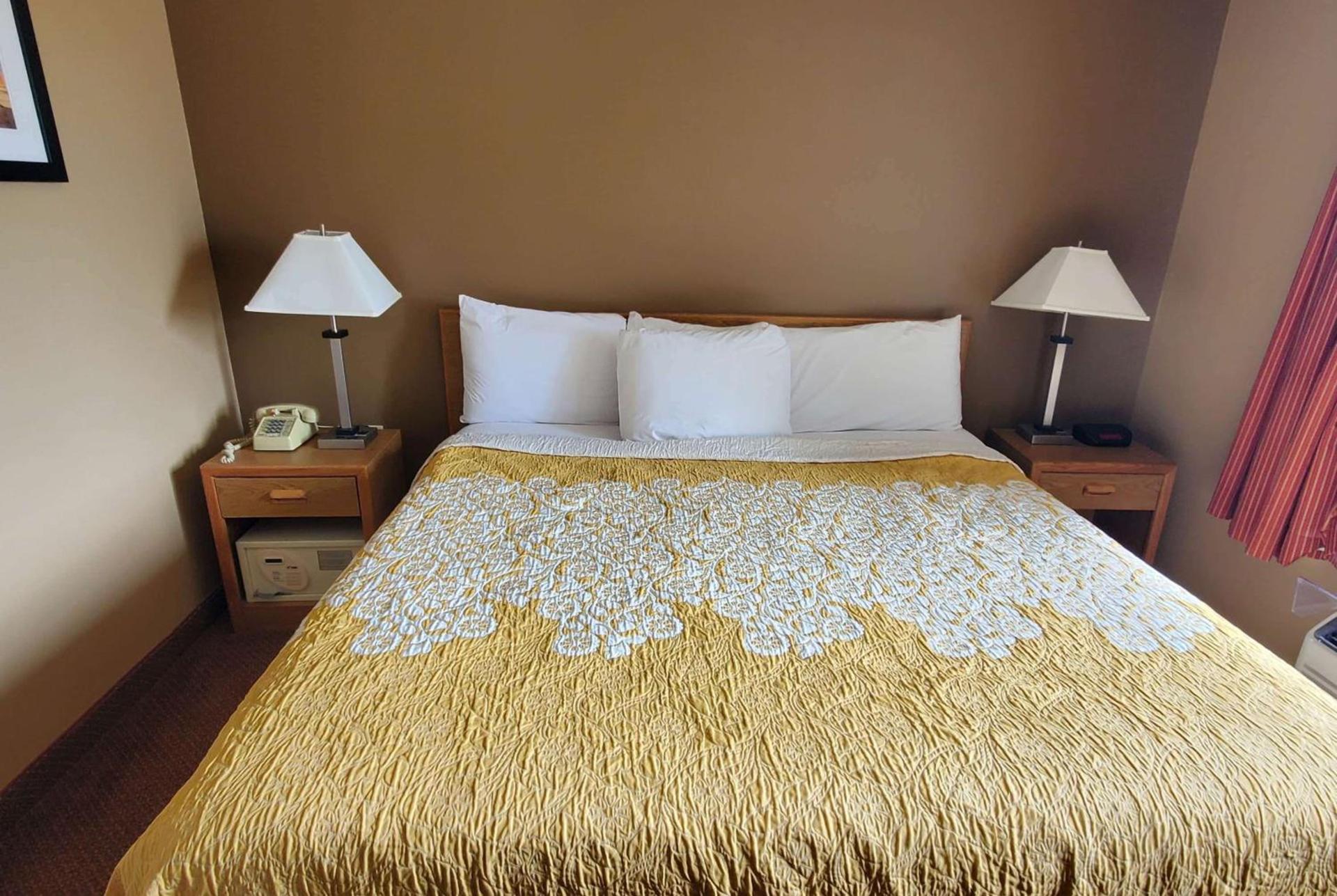Days Inn by Wyndham Worthington photo 15