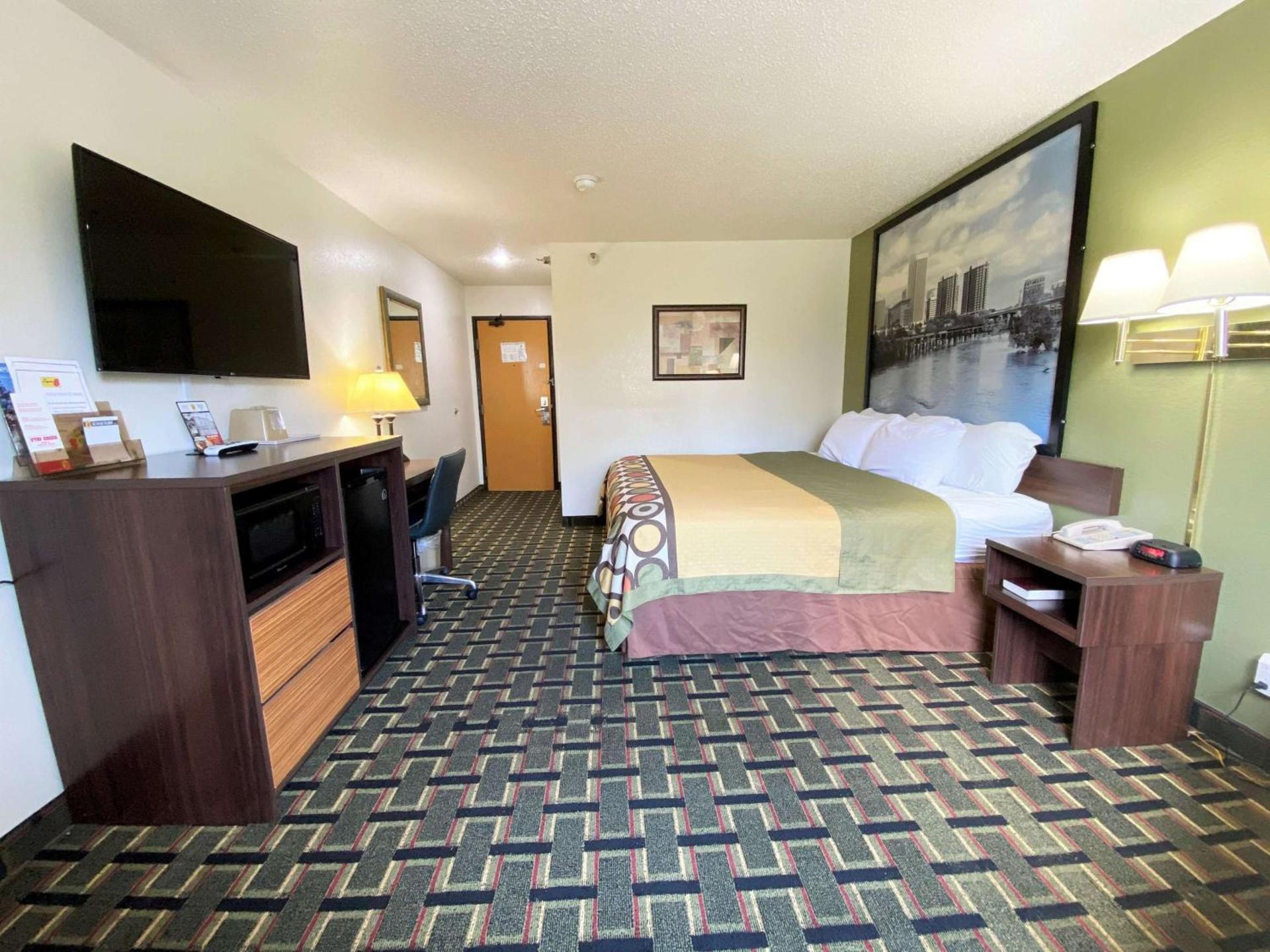 Super 8 by Wyndham Newport News/Jefferson Ave. photo 6