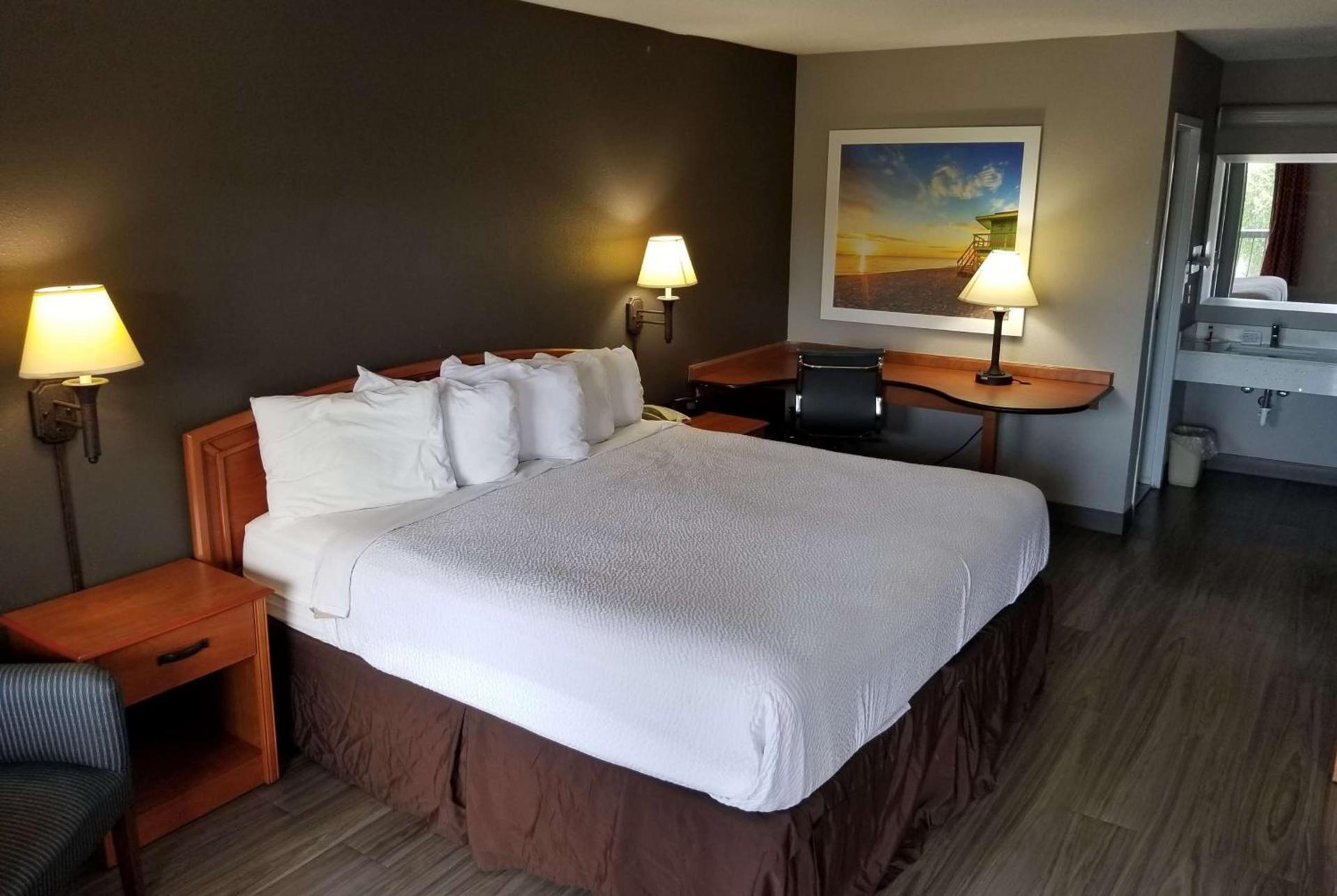 Days Inn by Wyndham Wilson photo 17