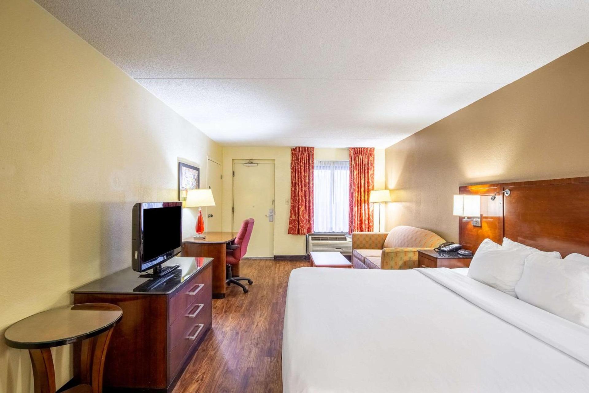 Econo Lodge Naval Station Norfolk photo 16