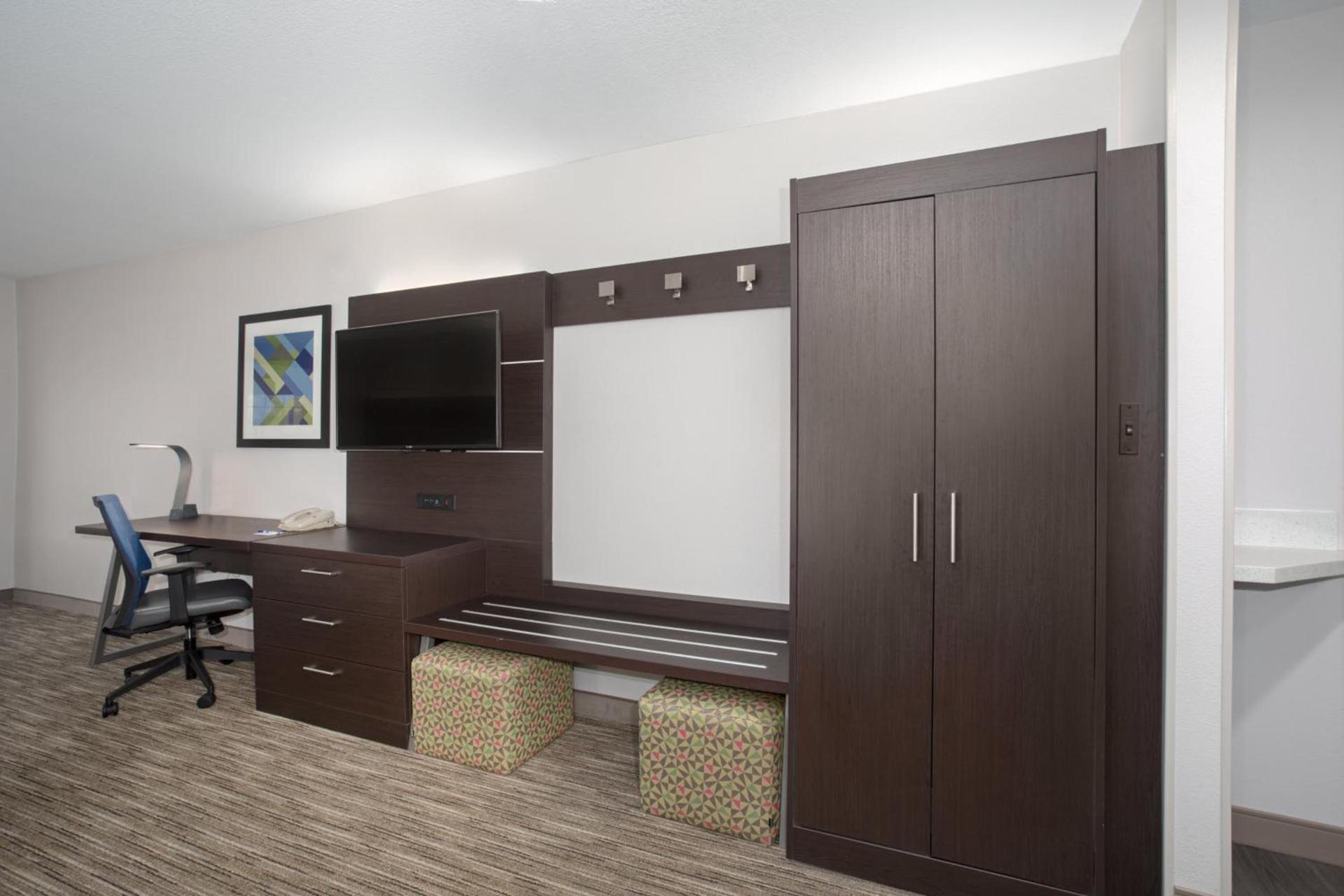 Holiday Inn Express Hotel & Suites Longmont by IHG photo 85