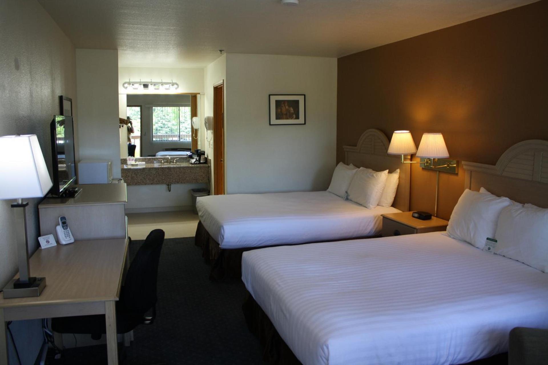 Lewis River Inn photo 40