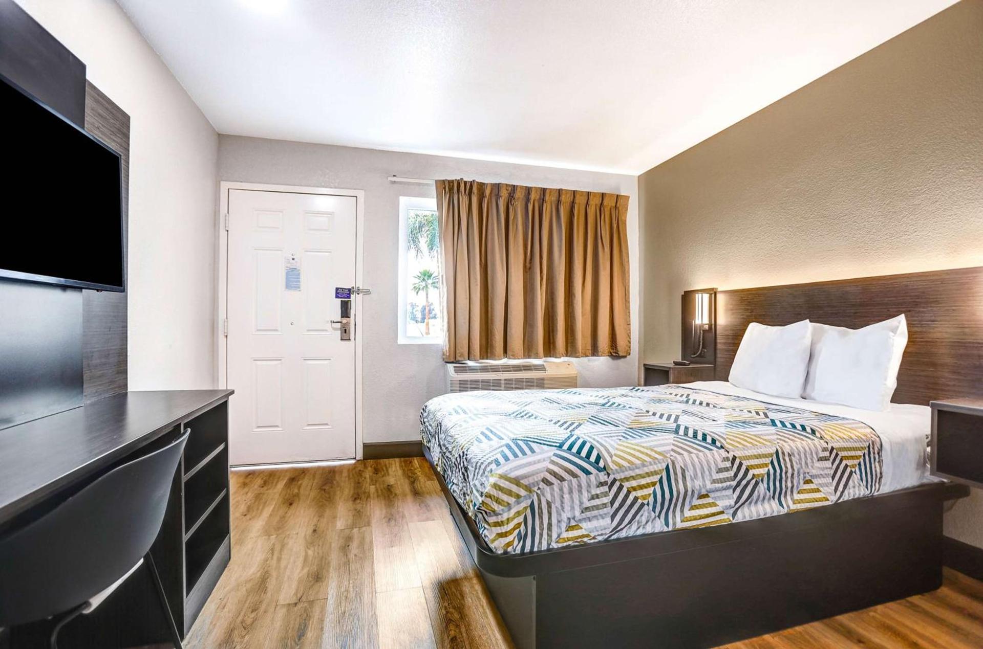 Motel 6-San Bernardino, CA - South photo 16