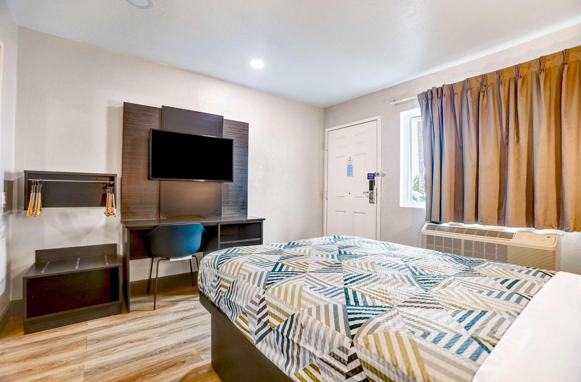Motel 6-San Bernardino, CA - South photo 12