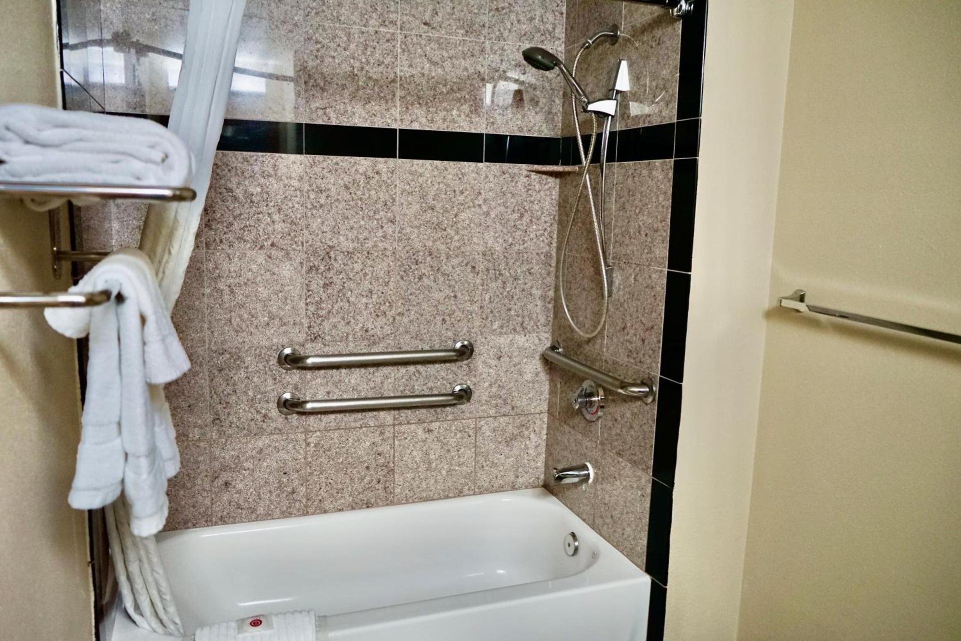 Comfort Suites Victorville-Hesperia photo 36