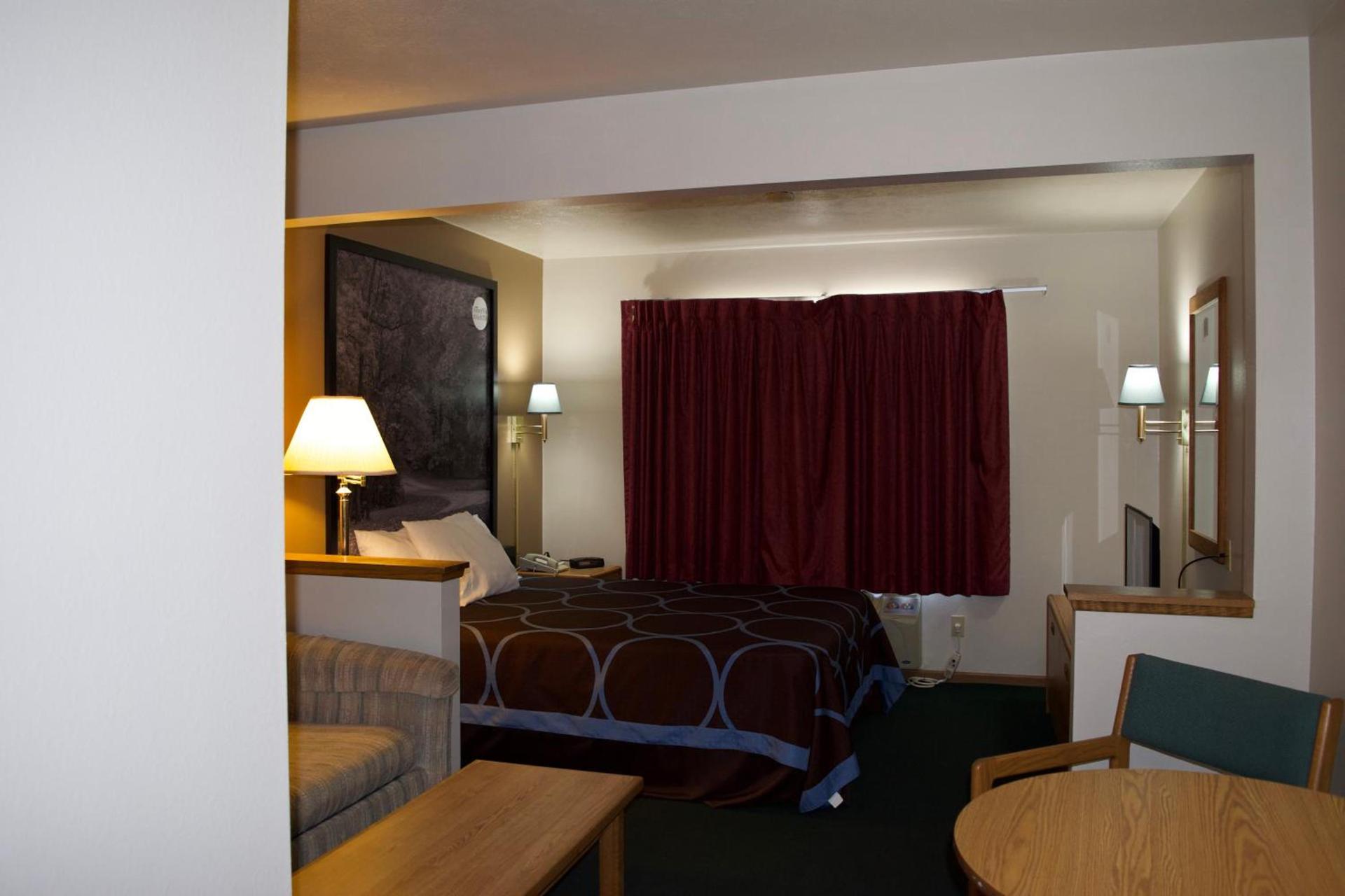 AmeriVu Inn and Suites Shawano WI photo 32