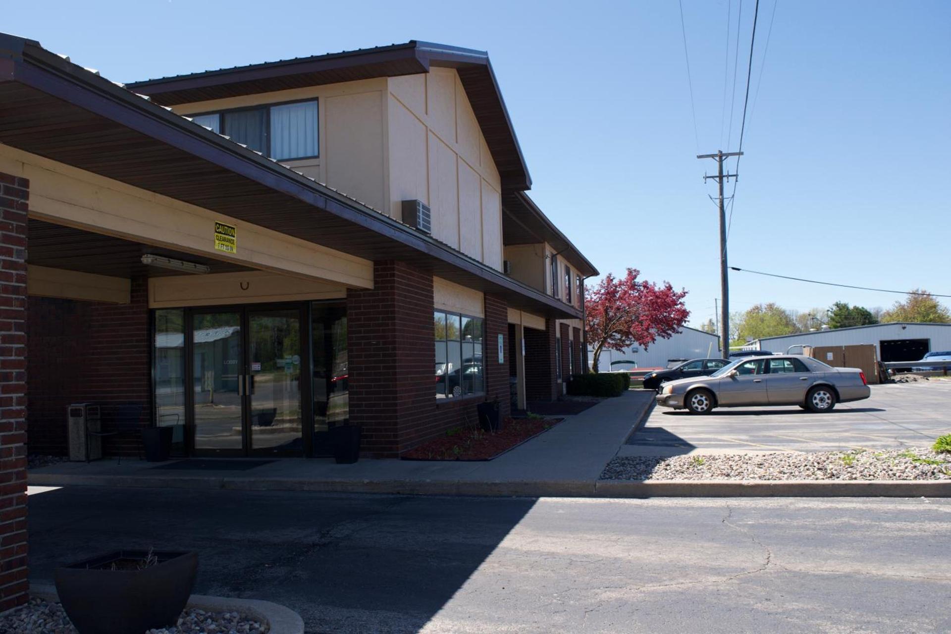 AmeriVu Inn and Suites Shawano WI photo 13