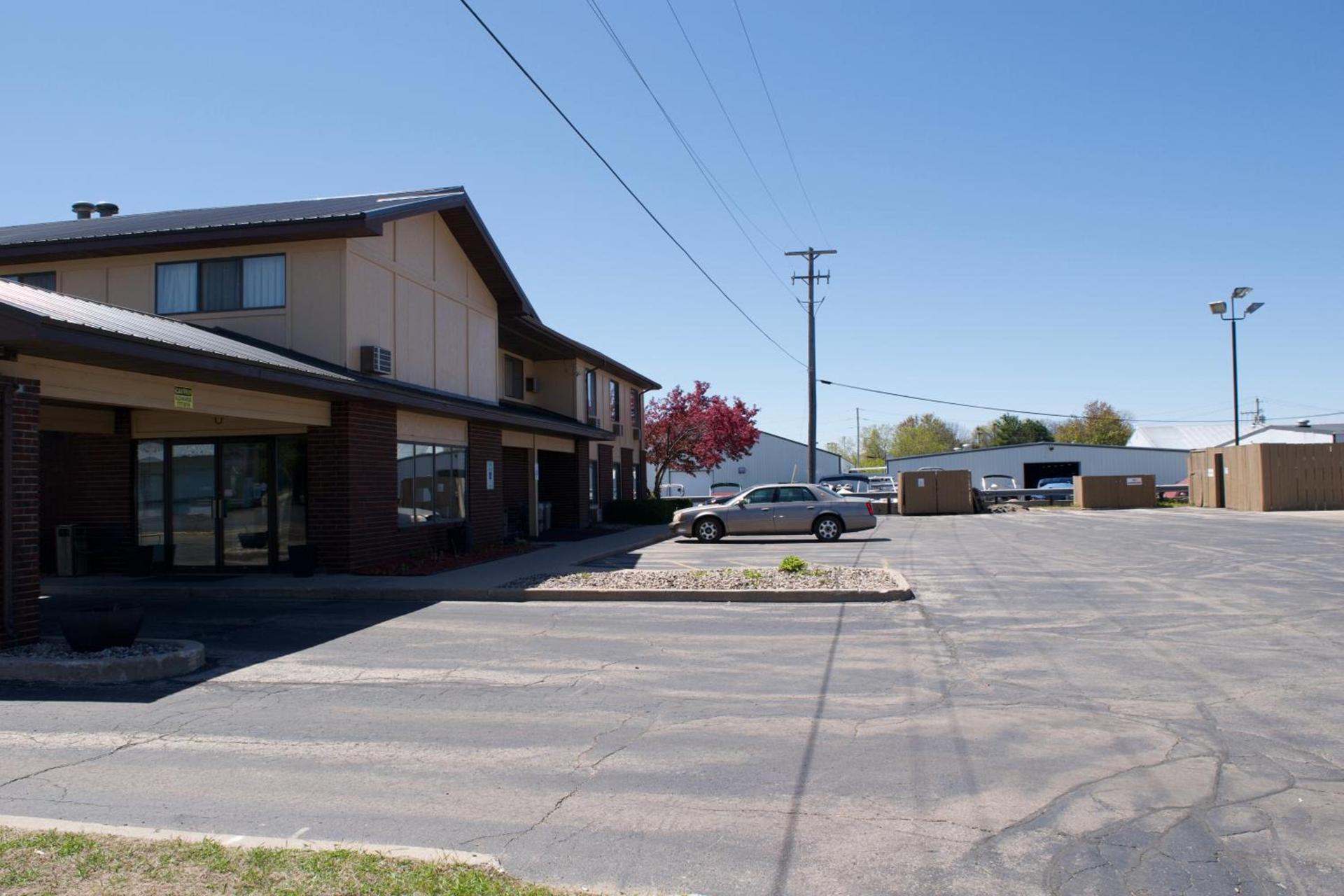 AmeriVu Inn and Suites Shawano WI photo 12