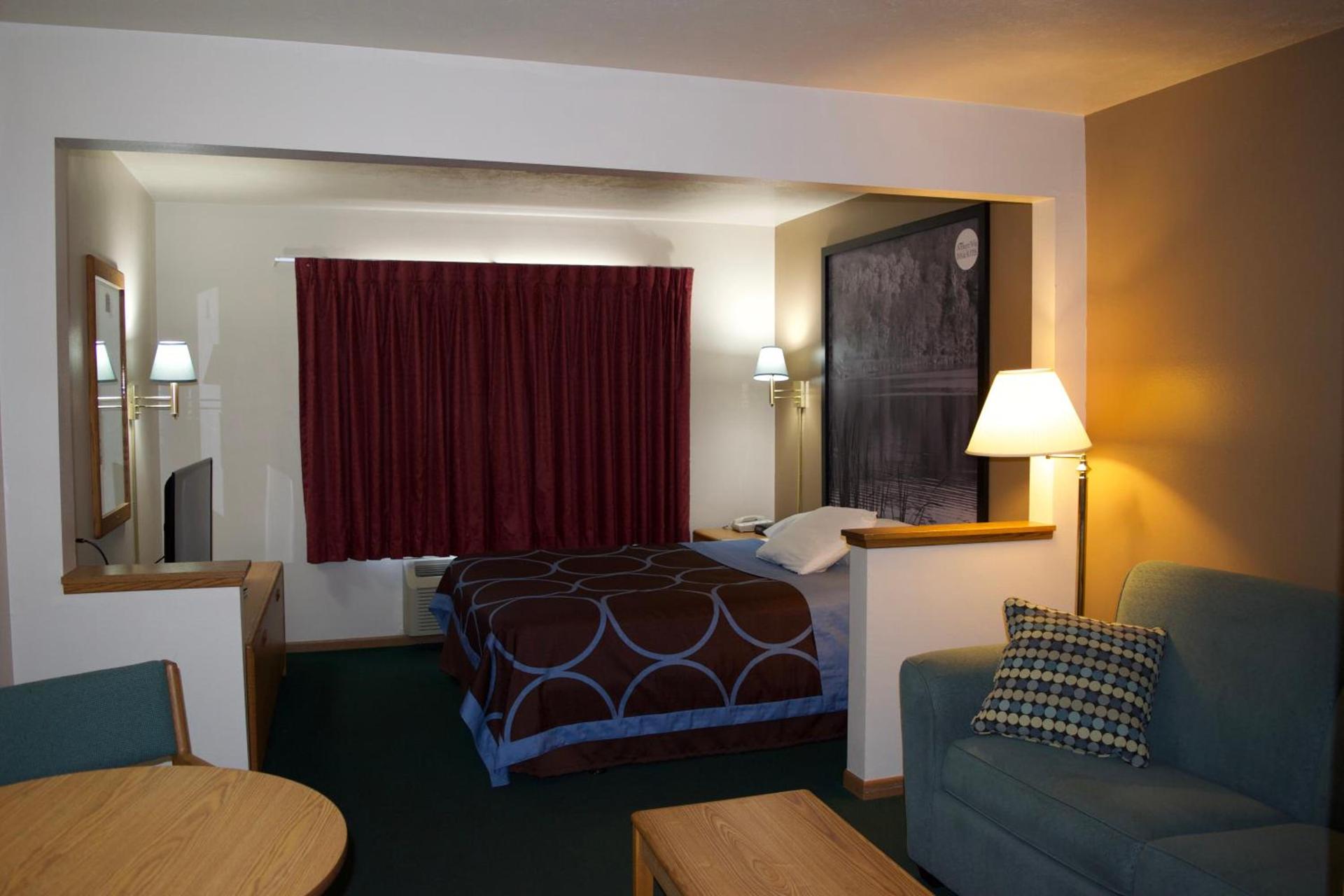 AmeriVu Inn and Suites Shawano WI photo 15