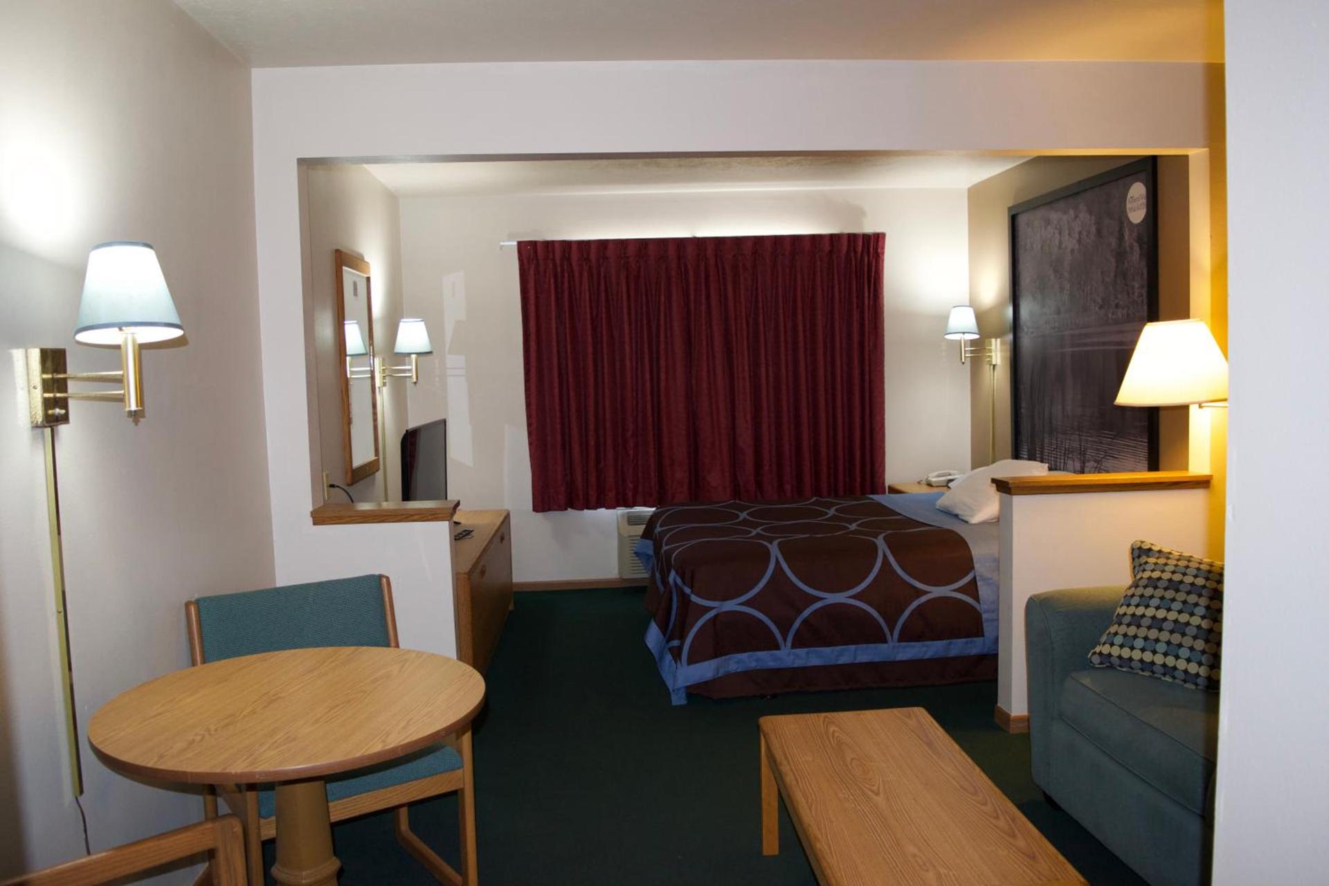 AmeriVu Inn and Suites Shawano WI photo 22