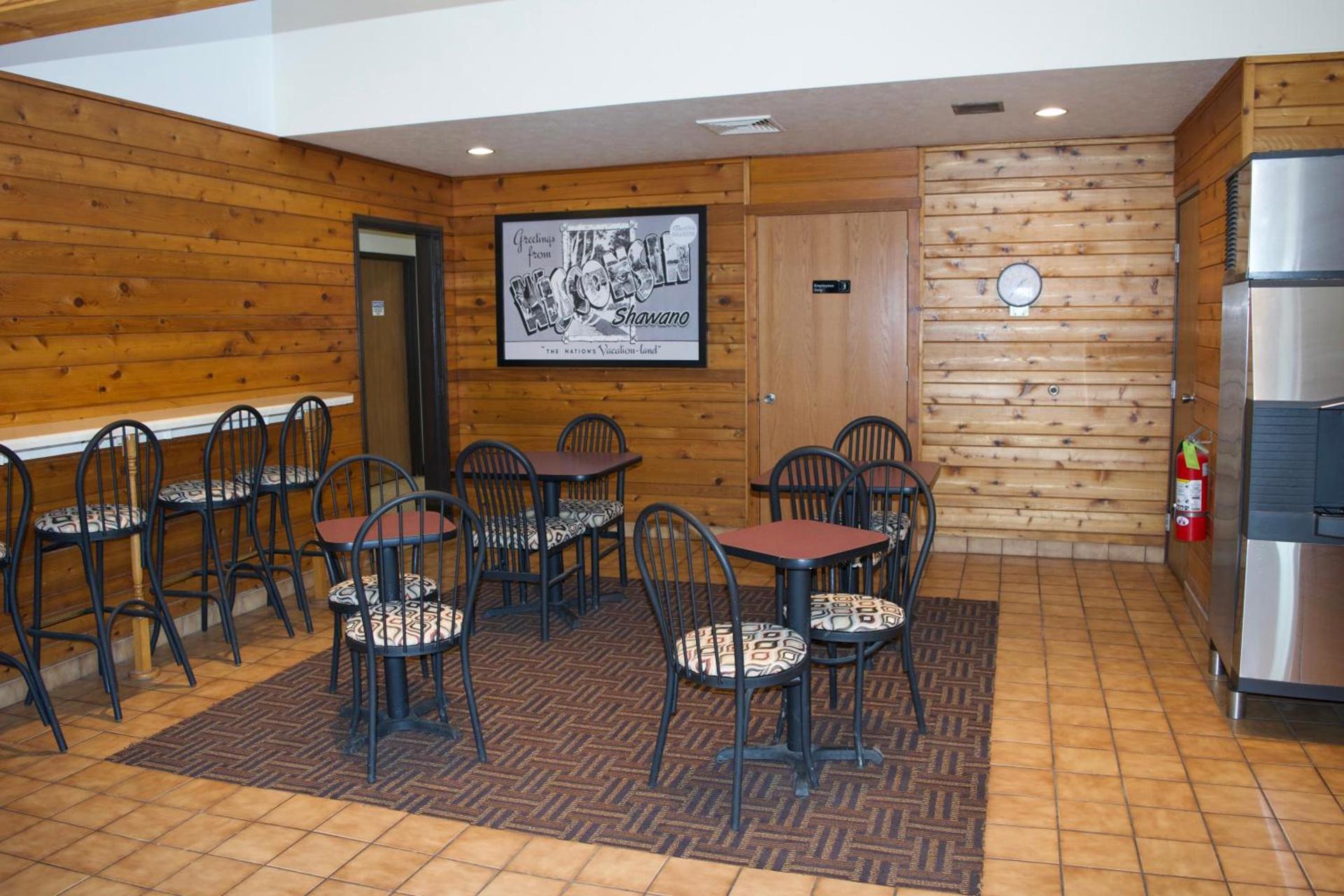 AmeriVu Inn and Suites Shawano WI photo 27