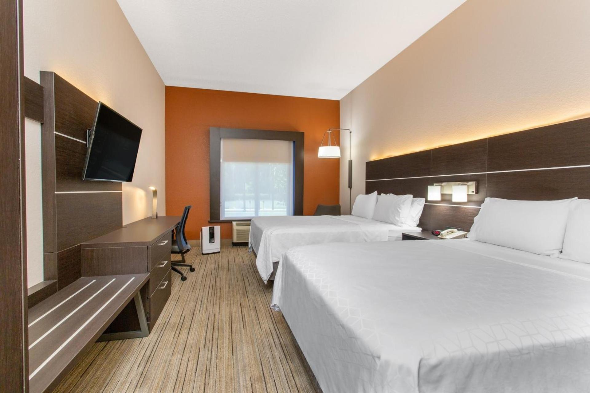 Holiday Inn Express and Suites Silver Springs - Ocala by IHG photo 37