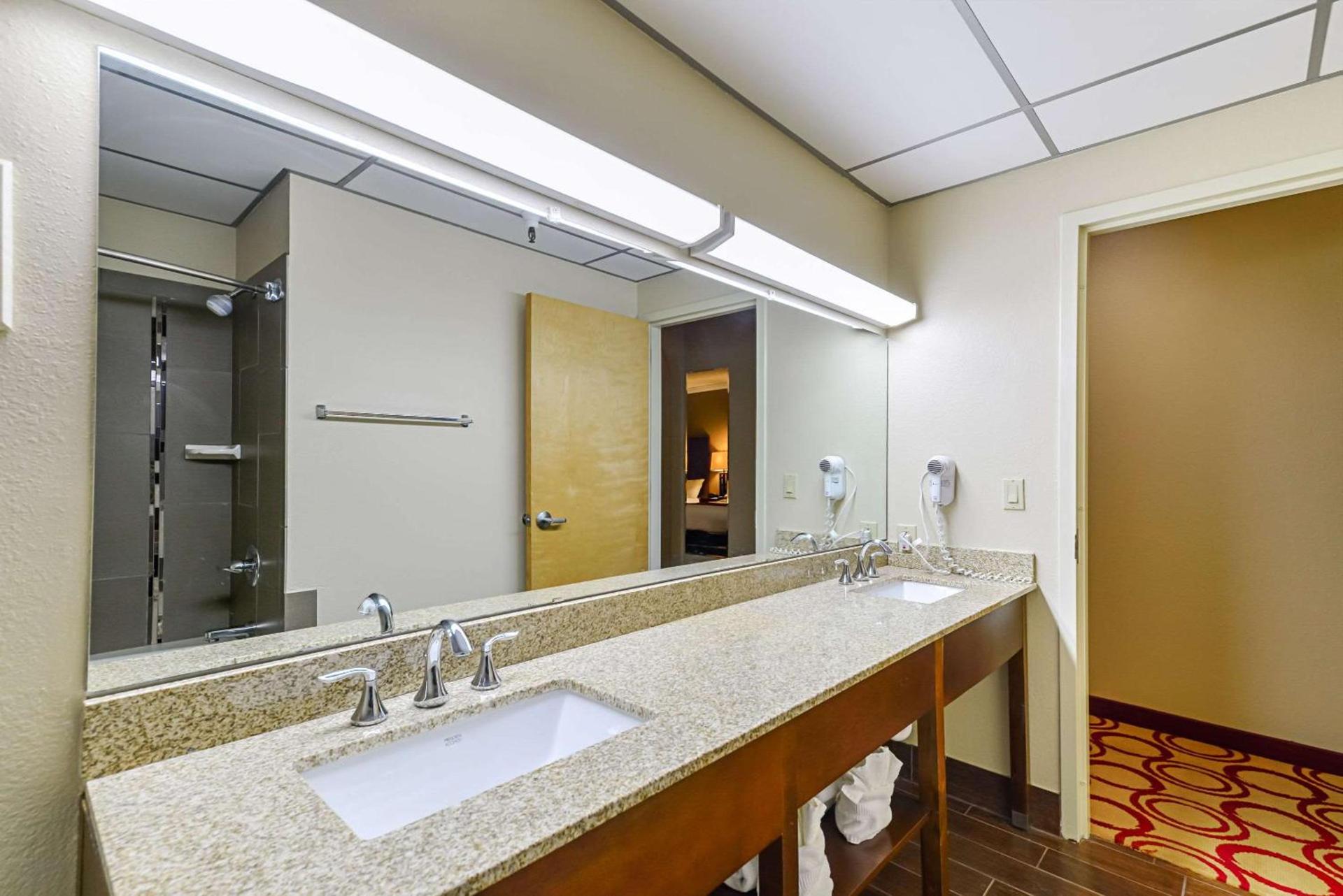 Quality Suites Lubbock Southwest photo 11