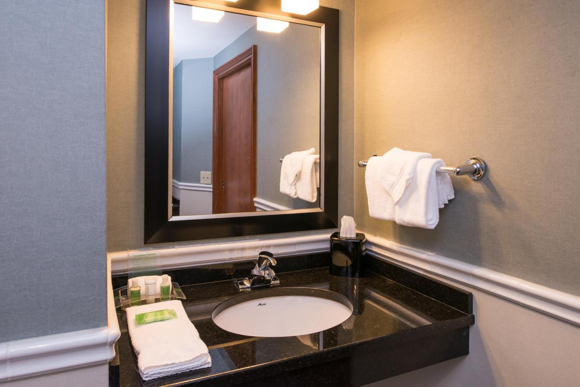 Doubletree By Hilton Concord Downtown photo 21