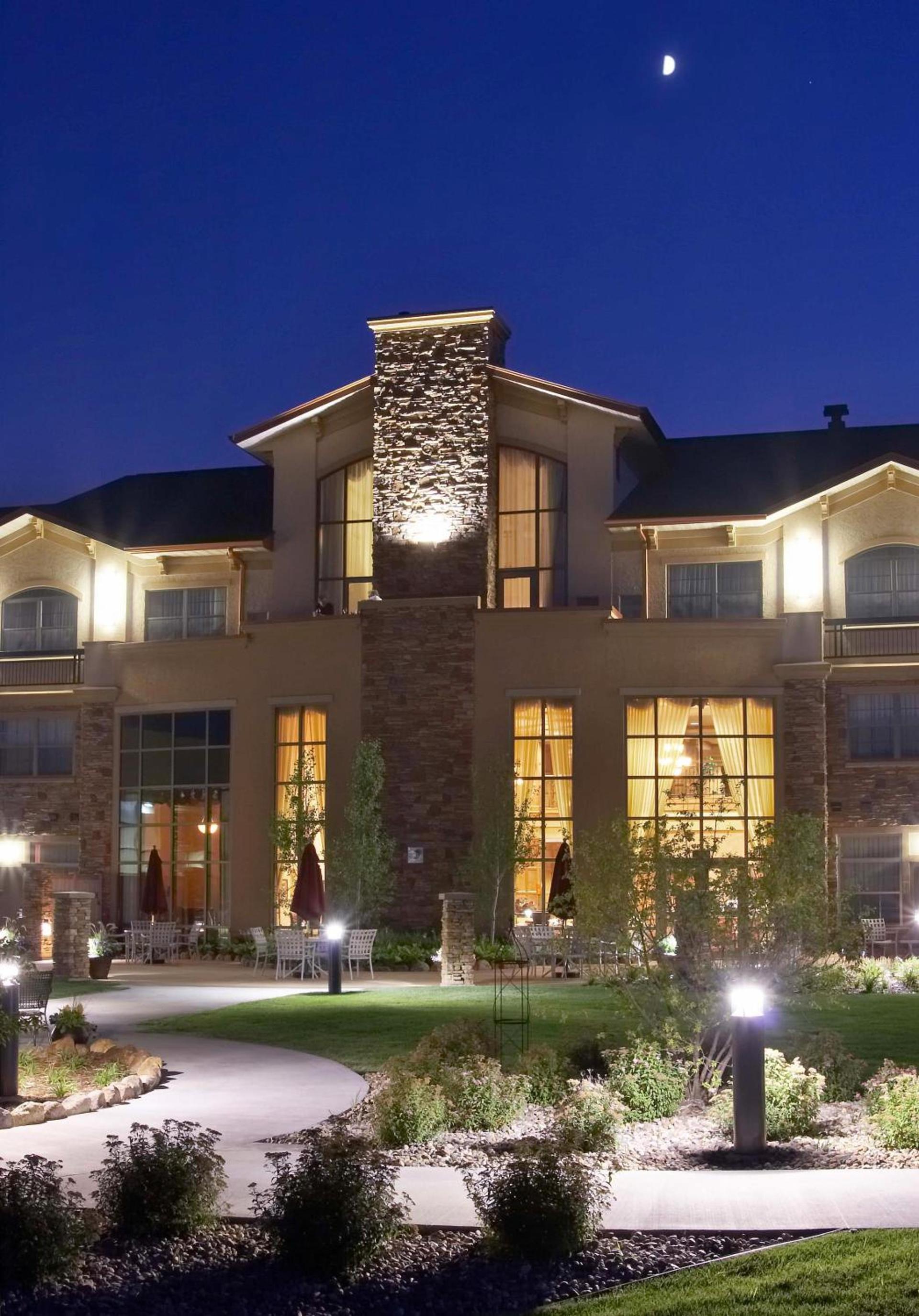 ClubHouse Hotel & Suites Fargo photo 3