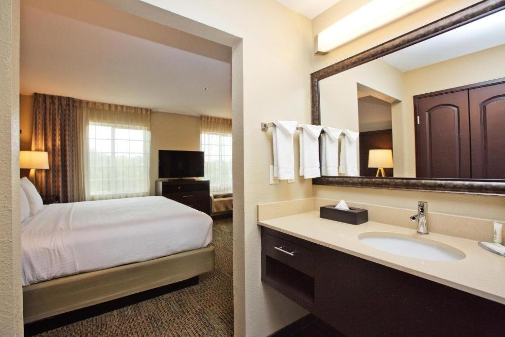 Staybridge Suites Austin South Interstate Hwy 35 by IHG photo 8