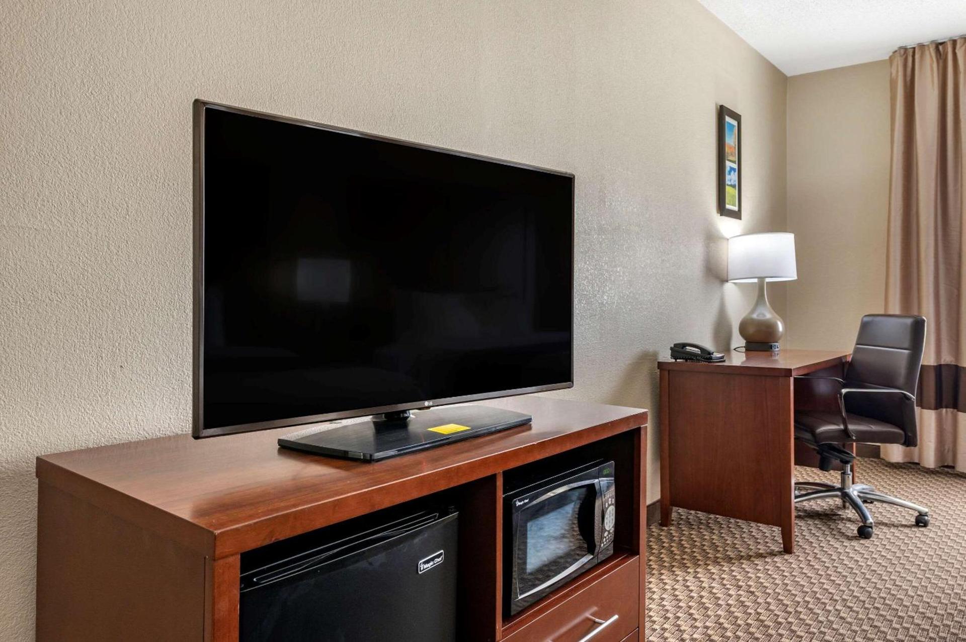 Comfort Inn Near Kokomo Speedway photo 32