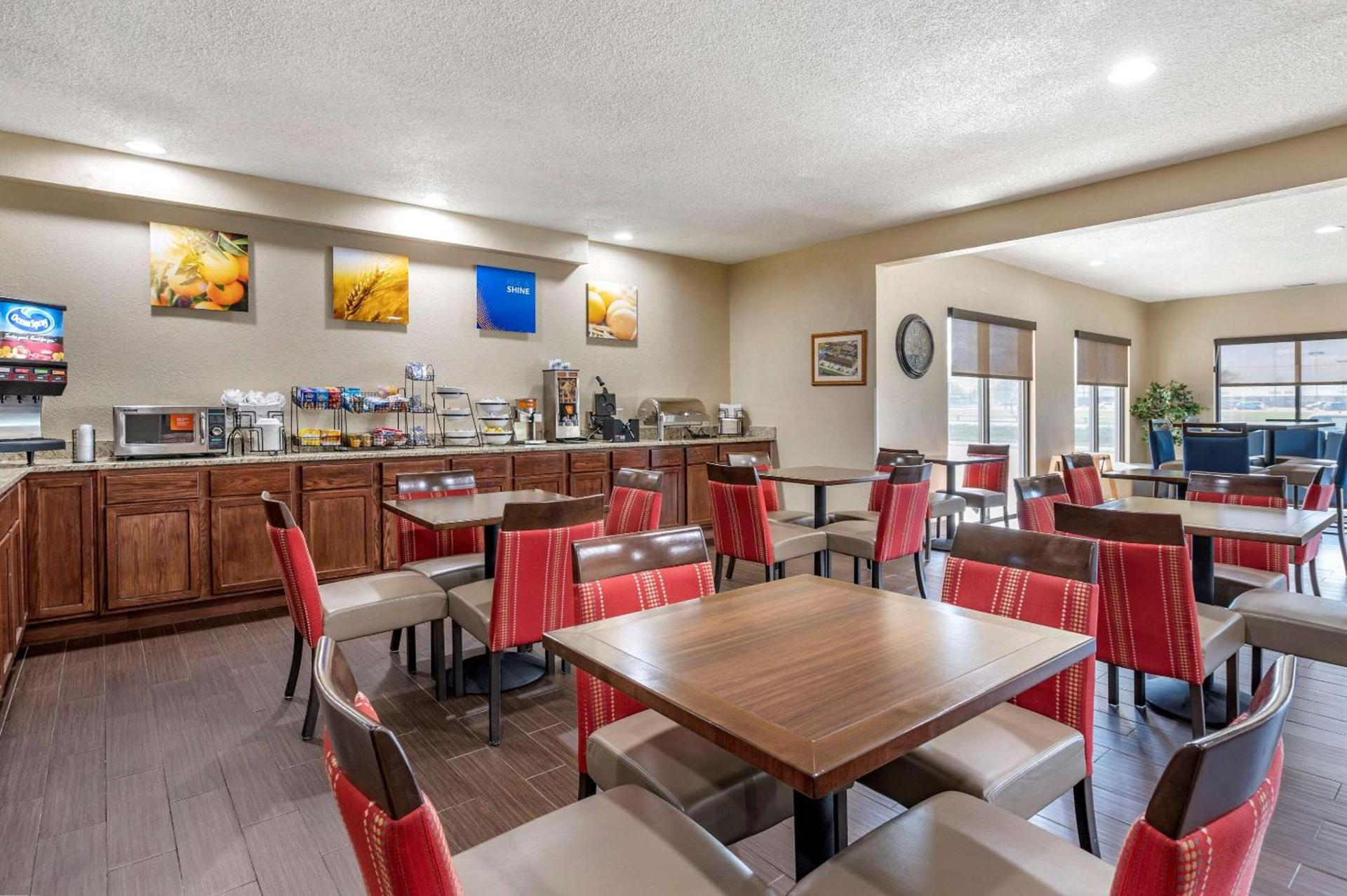 Comfort Inn Near Kokomo Speedway photo 43