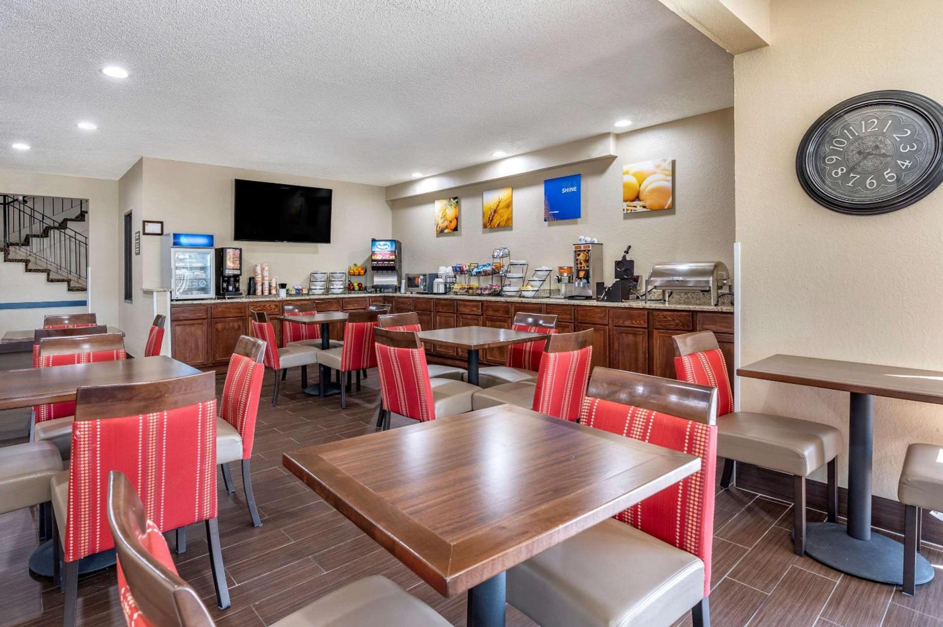 Comfort Inn Near Kokomo Speedway photo 44