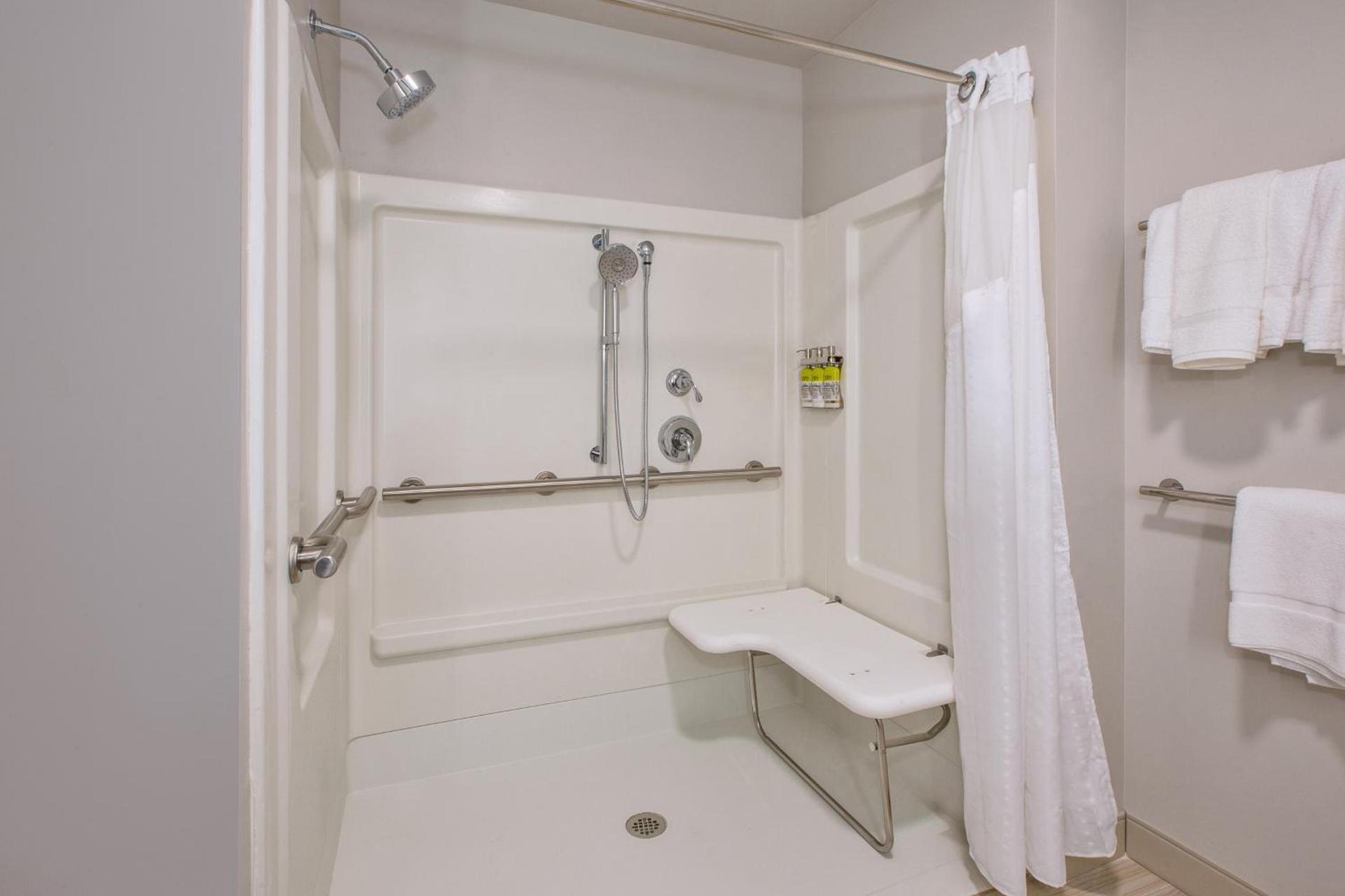 Holiday Inn Express & Suites Wooster by IHG photo 8