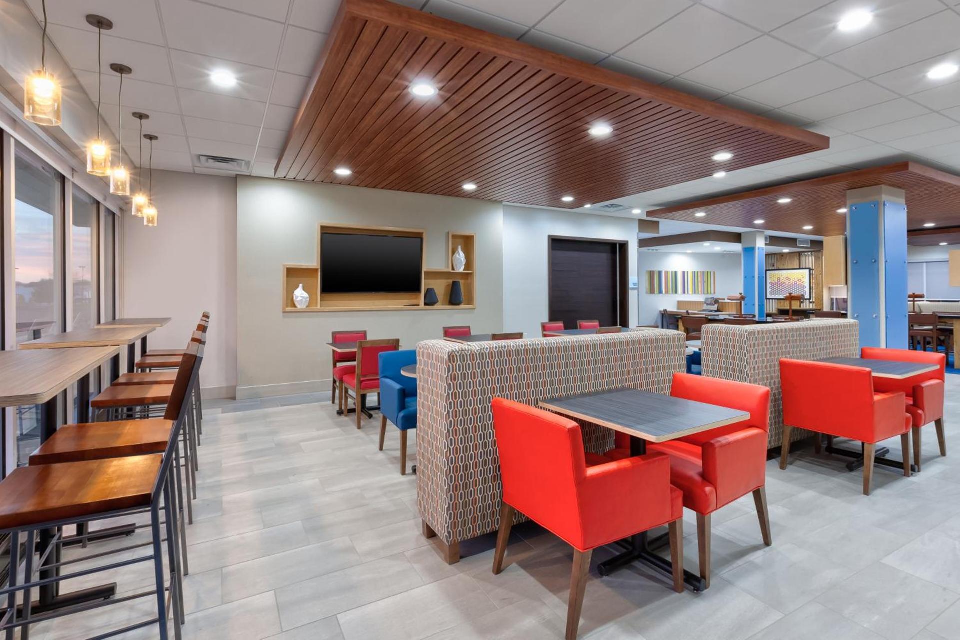 Holiday Inn Express & Suites Wooster by IHG photo 17