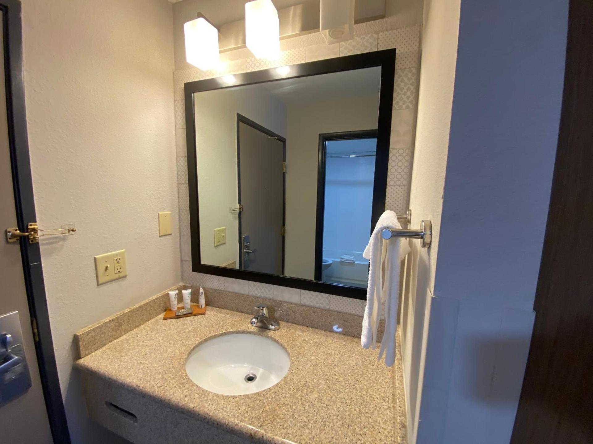Country Inn & Suites by Radisson, Dunn I-95 photo 23