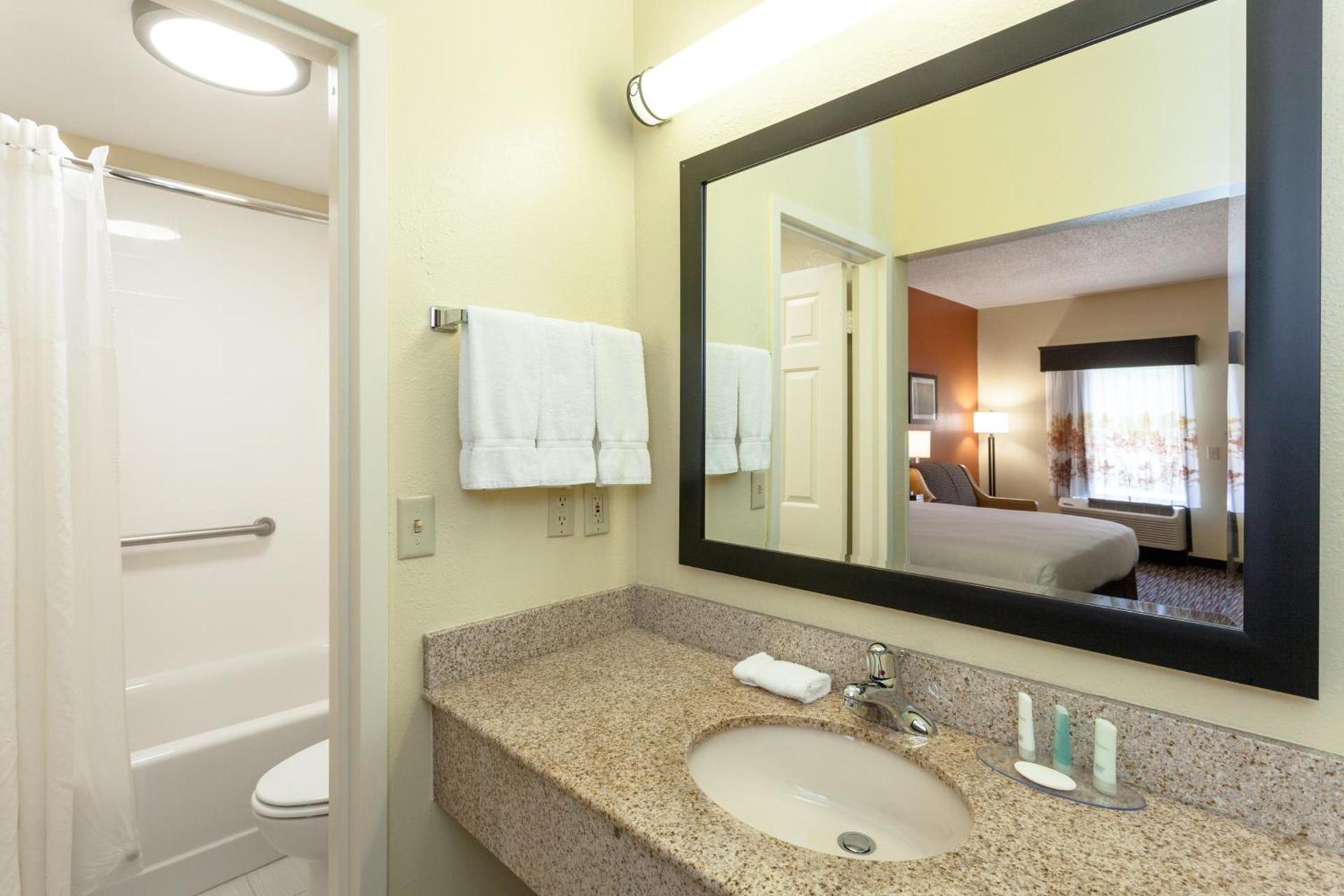 Clarion Pointe Biltmore Village photo 25