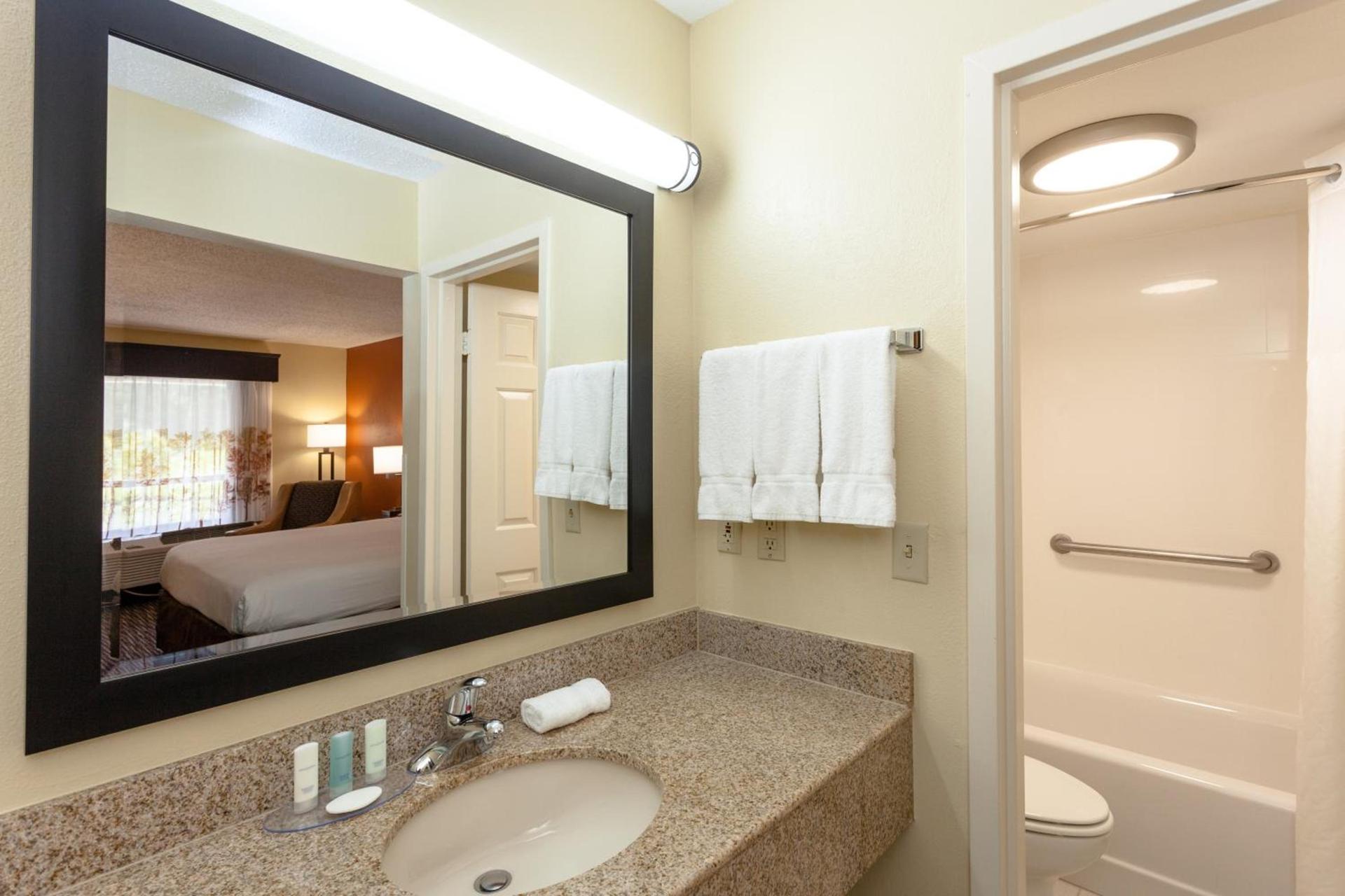 Clarion Pointe Biltmore Village photo 26