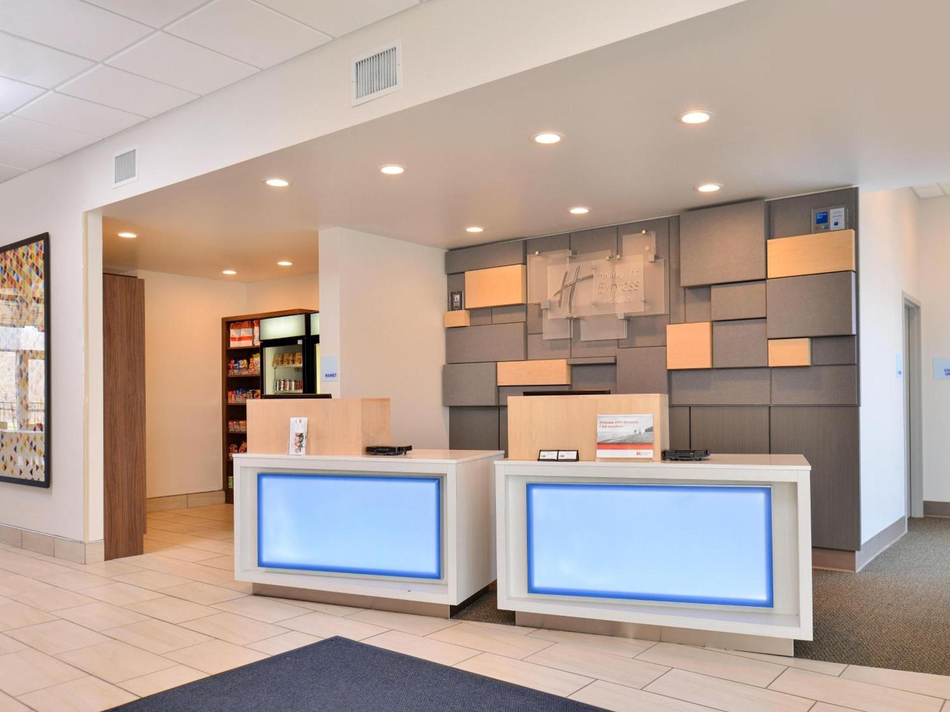 Holiday Inn Express & Suites - Brighton South - US 23 by IHG photo 3