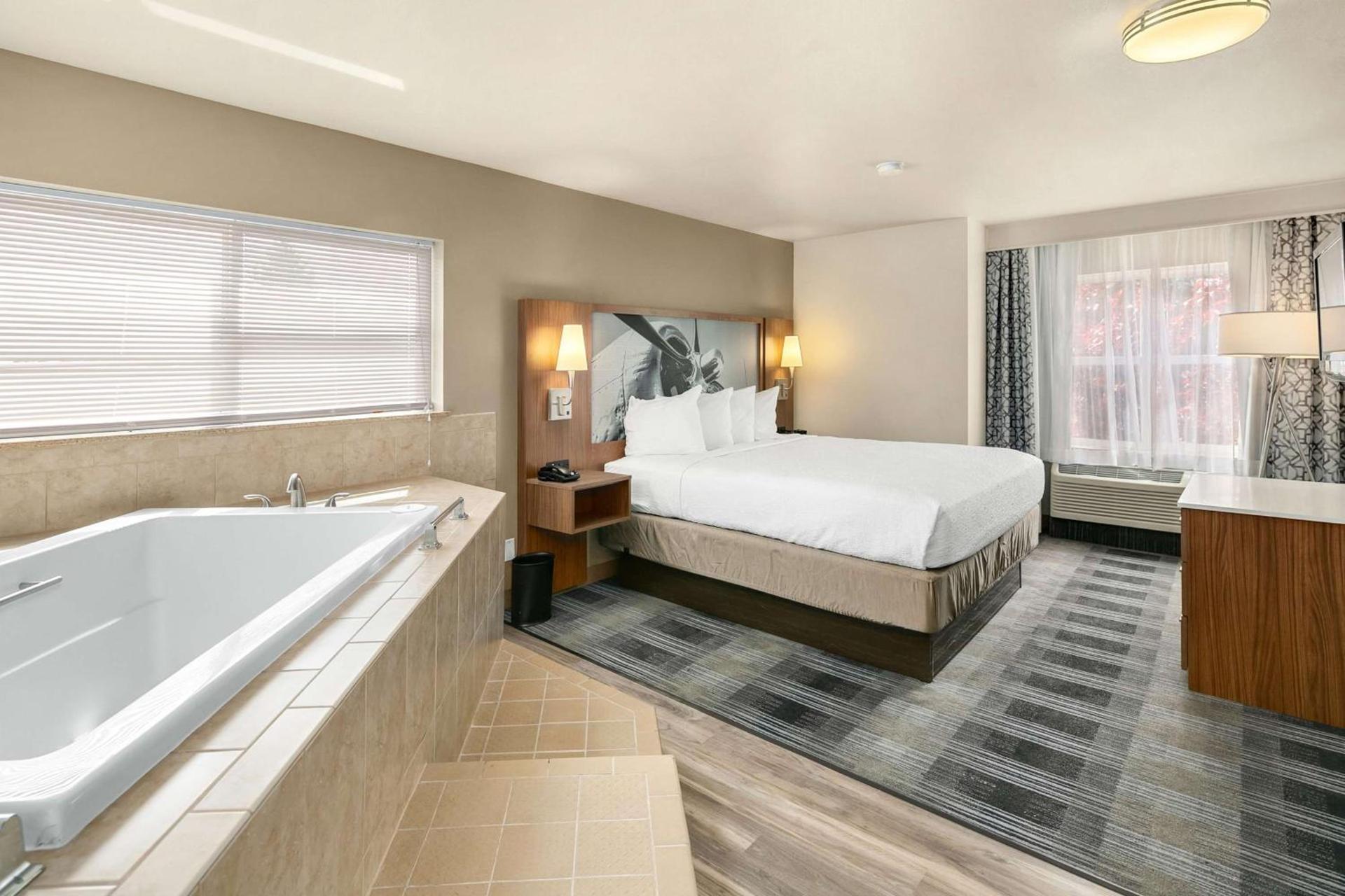Executive Residency by Best Western Navigator Inn & Suites photo 17
