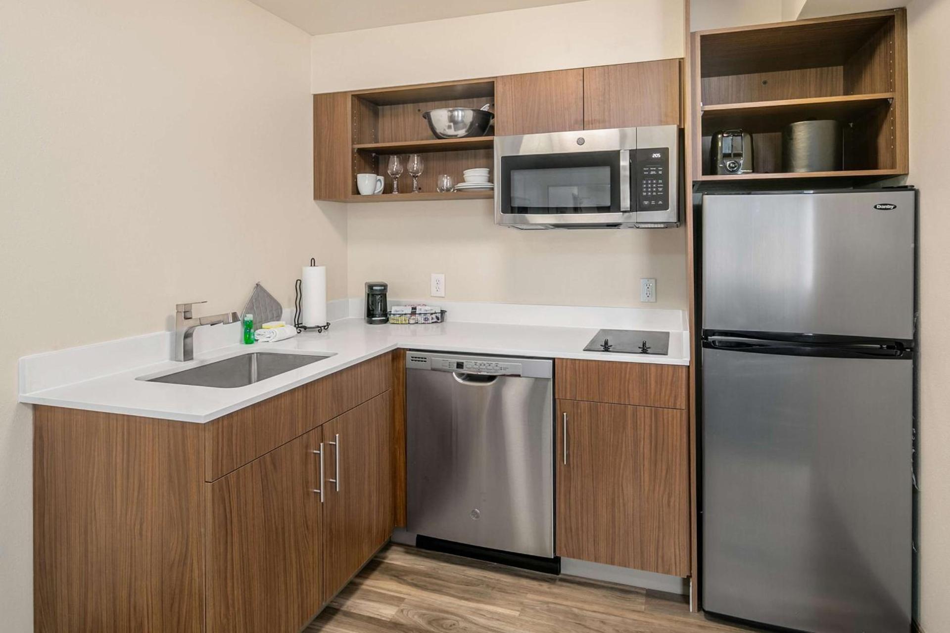 Executive Residency by Best Western Navigator Inn & Suites photo 14