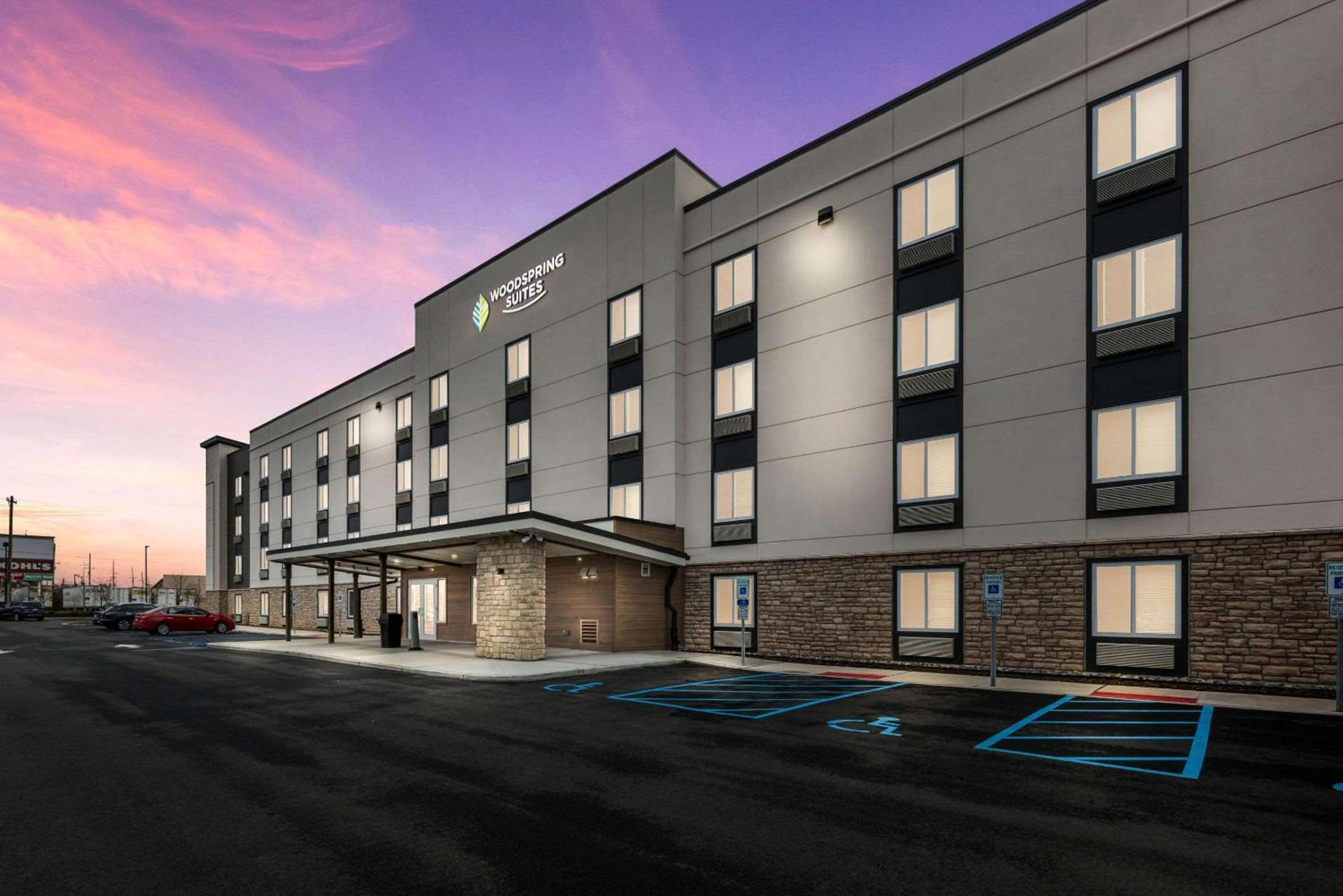 WoodSpring Suites Linden photo 4